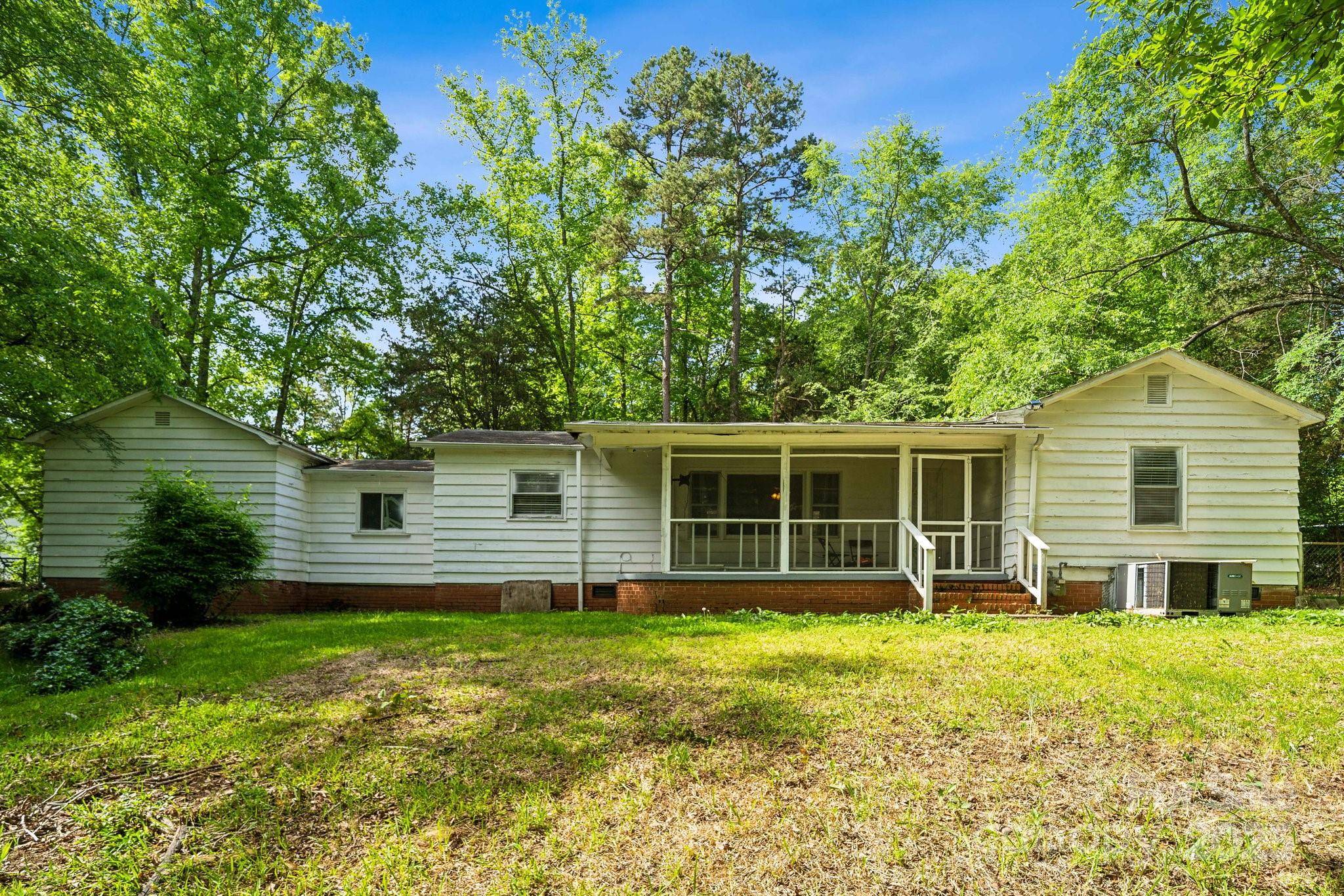 1917 Tom Sadler RD, Charlotte, NC 28214