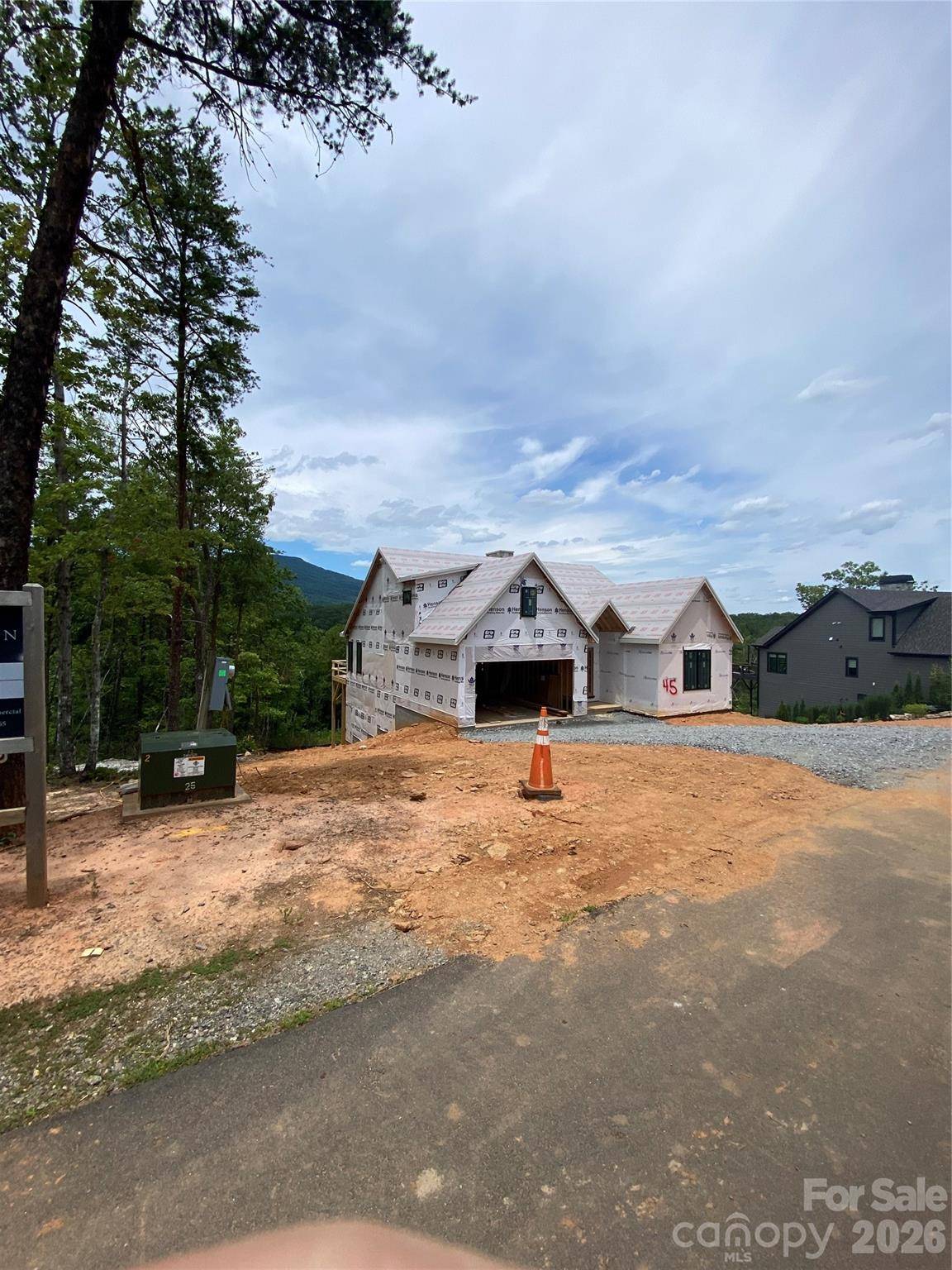 2 Jackson Ridge LN, Mill Spring, NC 28756