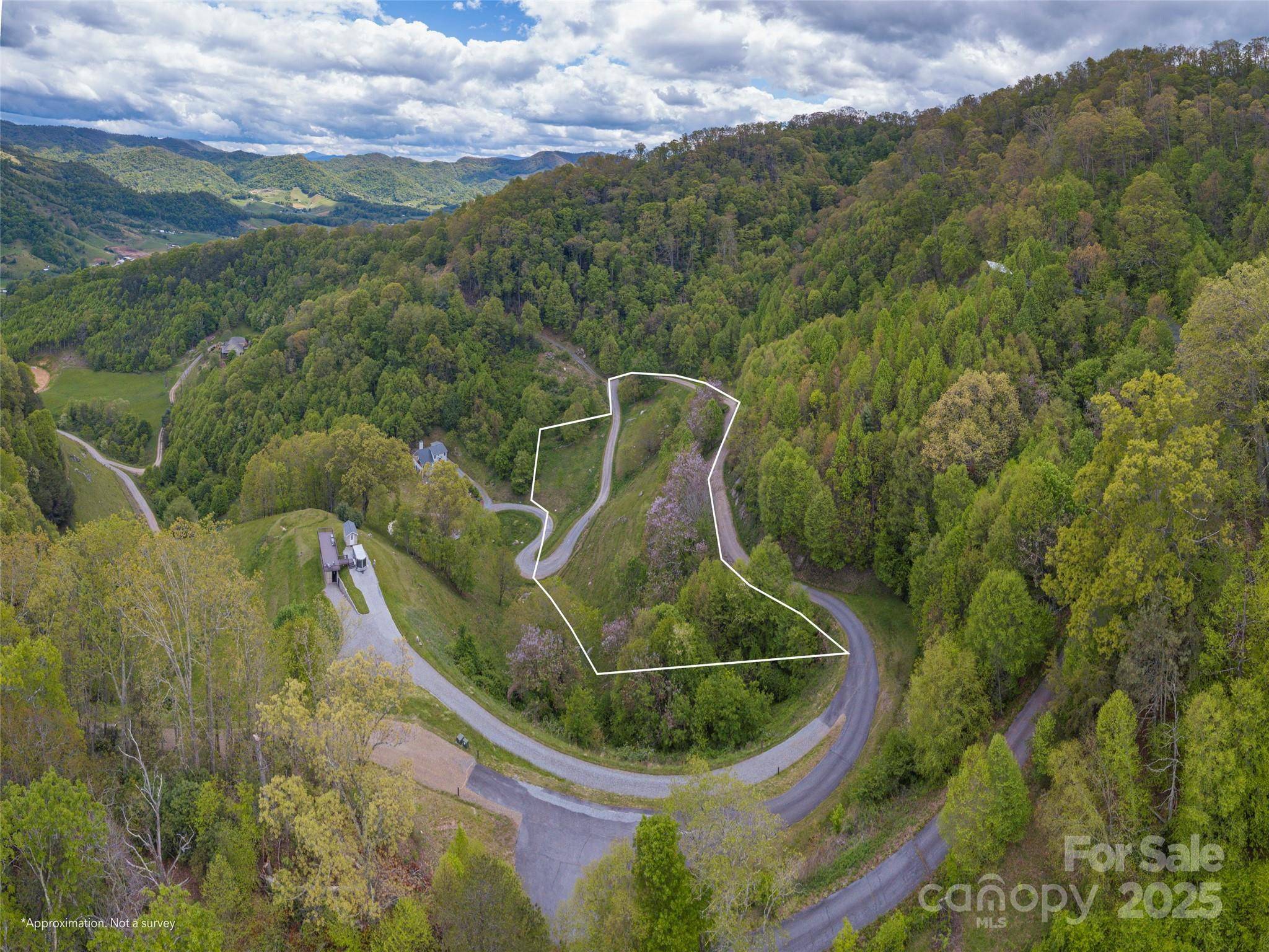 00 Quest CV, Clyde, NC 28721