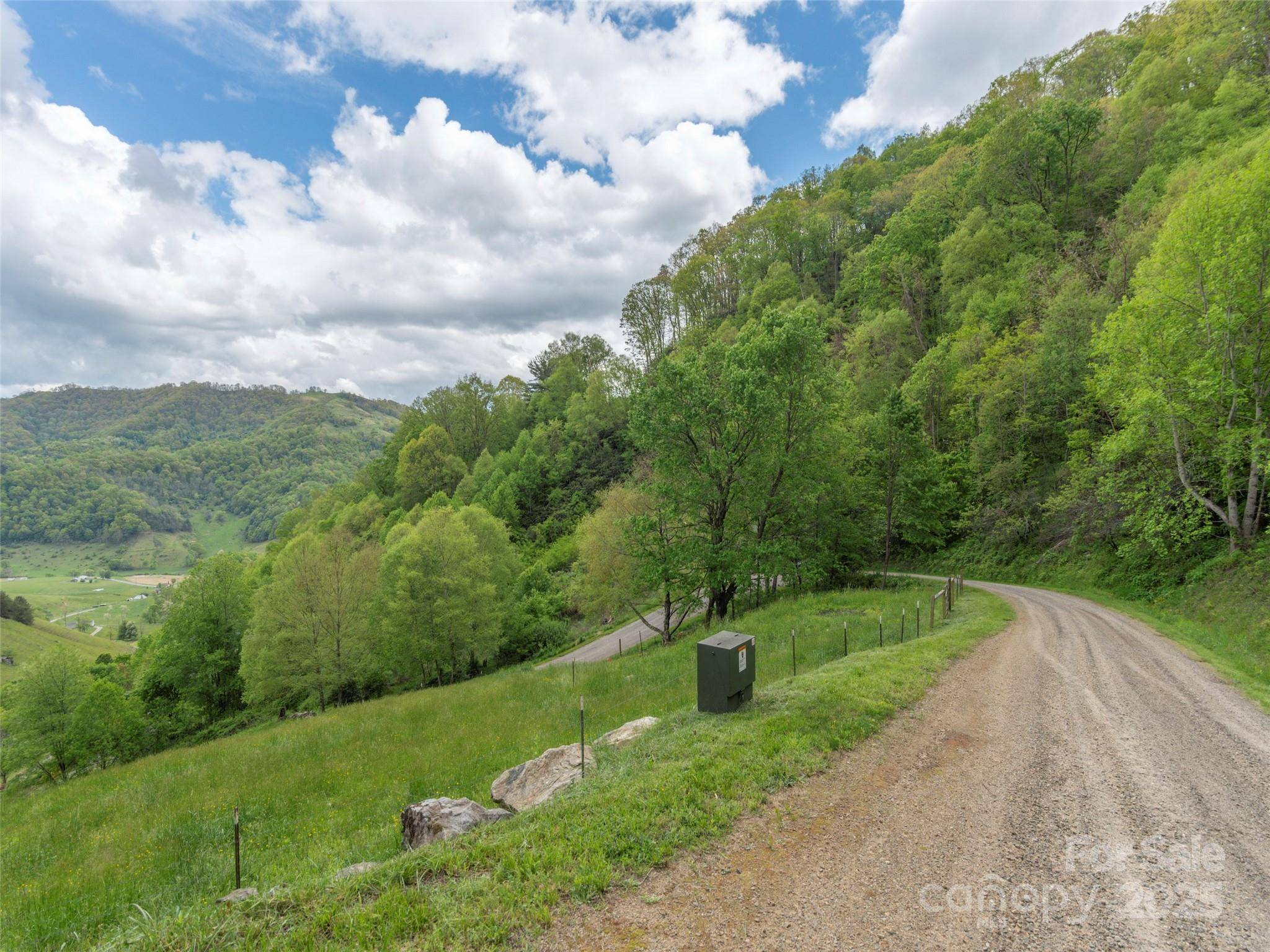 00 Quest CV, Clyde, NC 28721
