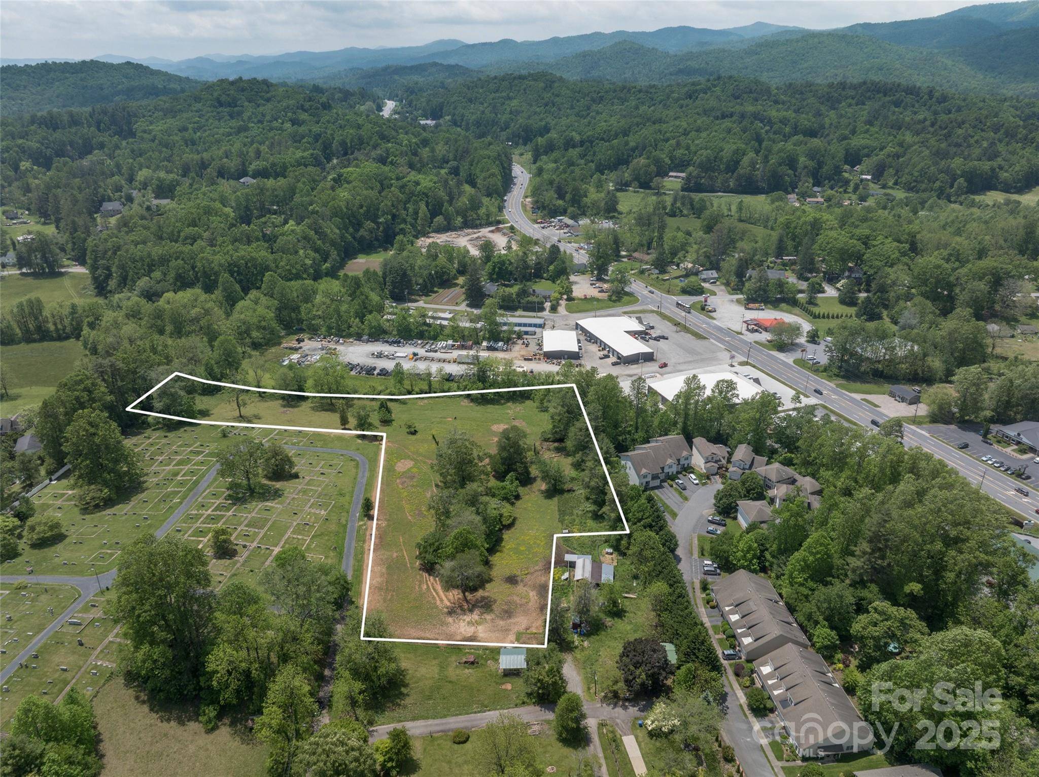 99999 Hamilton DR, Brevard, NC 28712