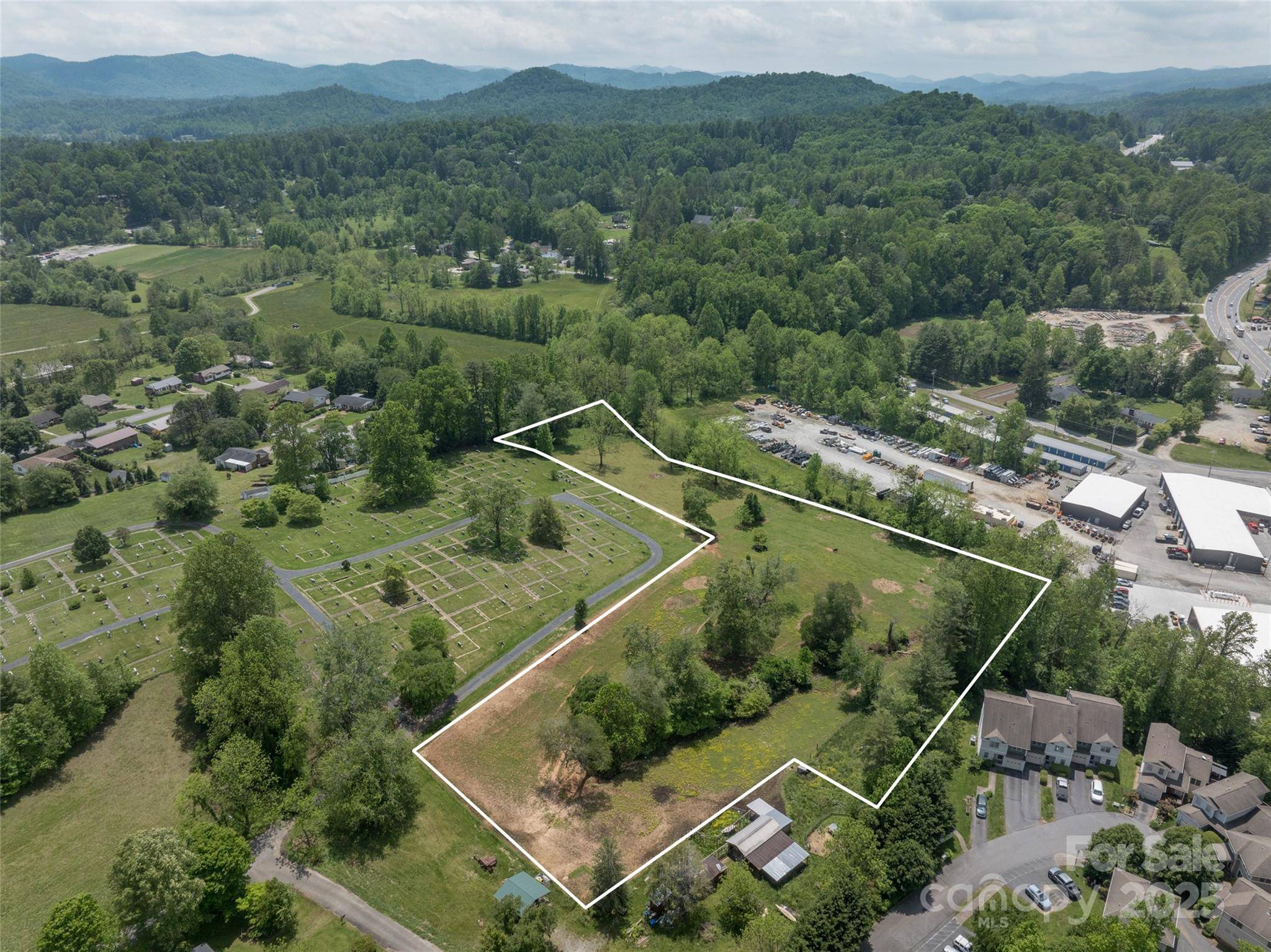99999 Hamilton DR, Brevard, NC 28712