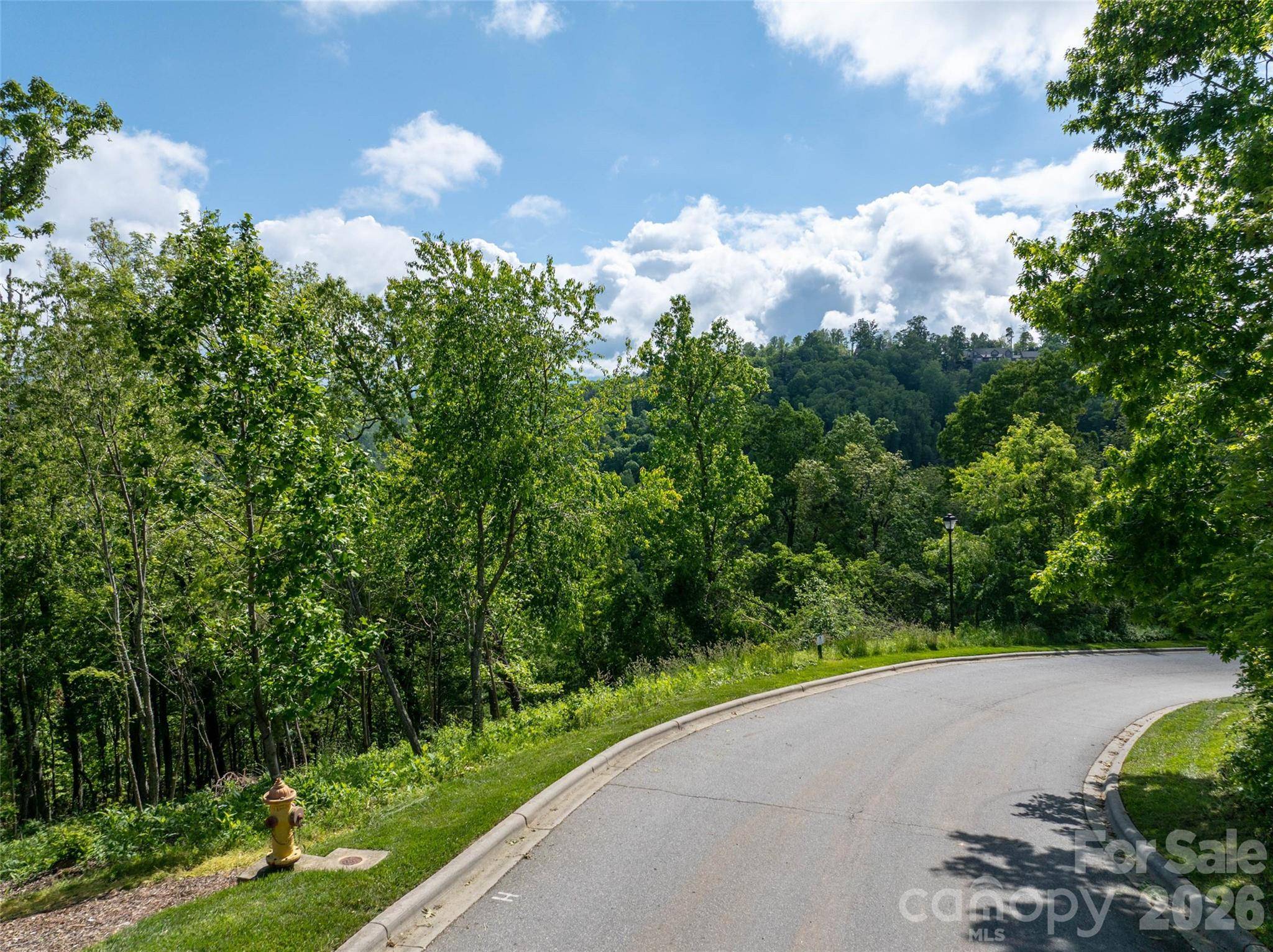 124 Summit Tower CIR, Asheville, NC 28804