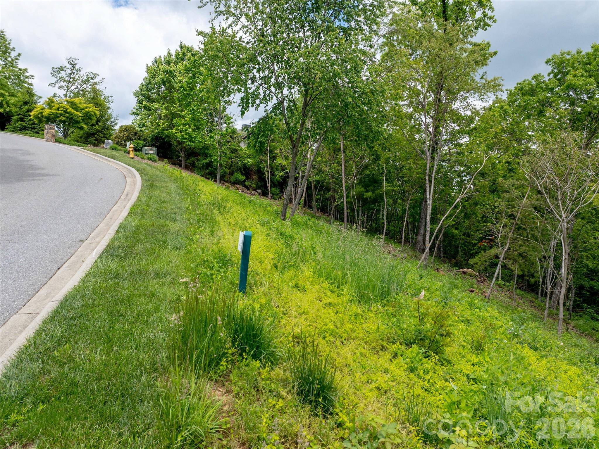 124 Summit Tower CIR, Asheville, NC 28804