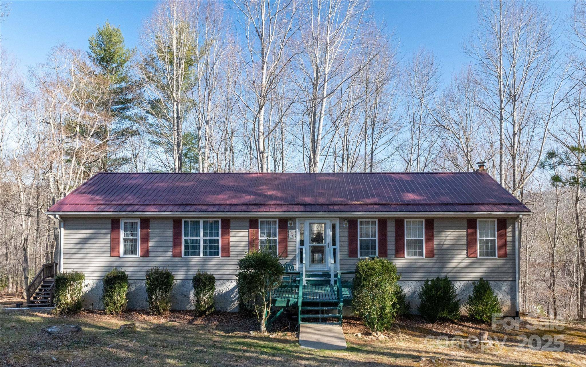 120 Powderhorn DR, Burnsville, NC 28714