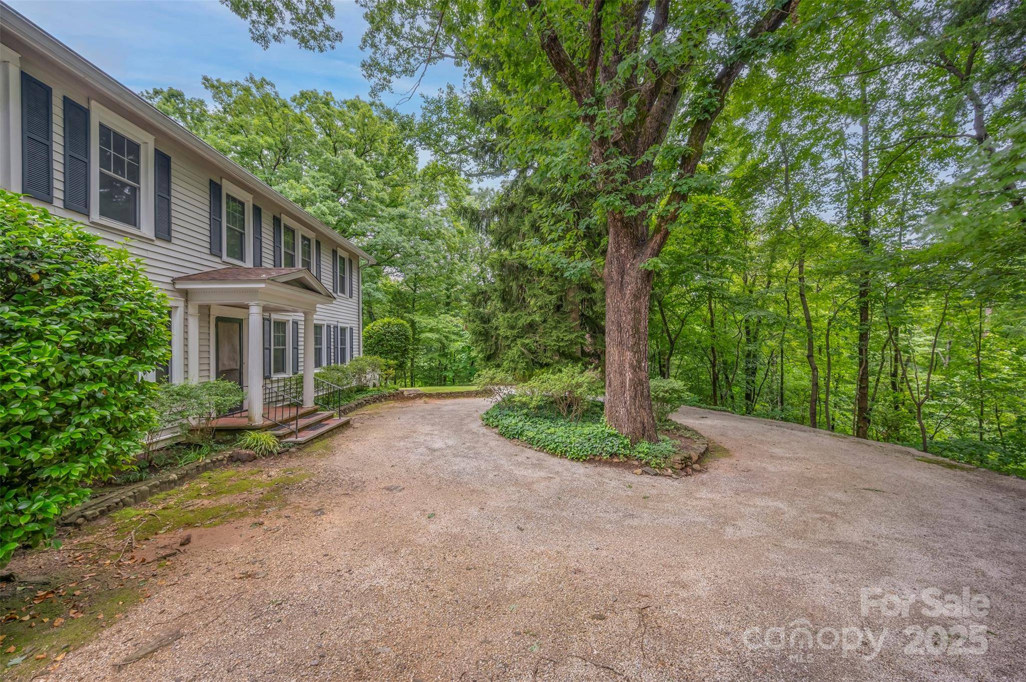 93 Villa Barbara LN, Tryon, NC 28782