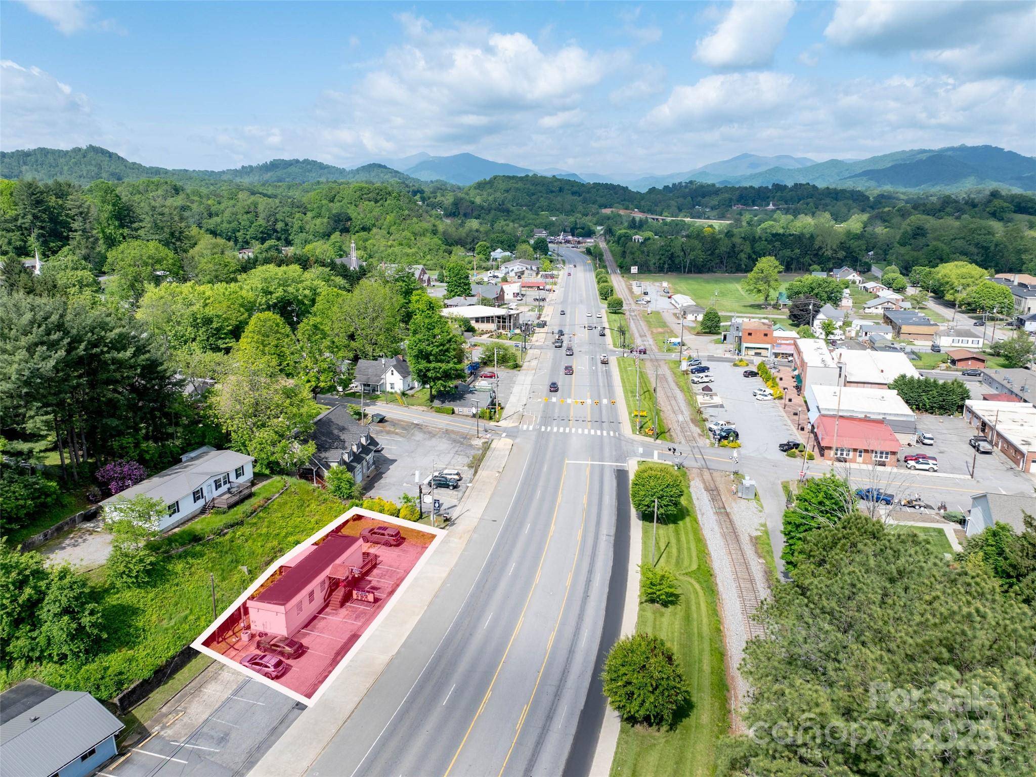 8305 Carolina BLVD, Clyde, NC 28721