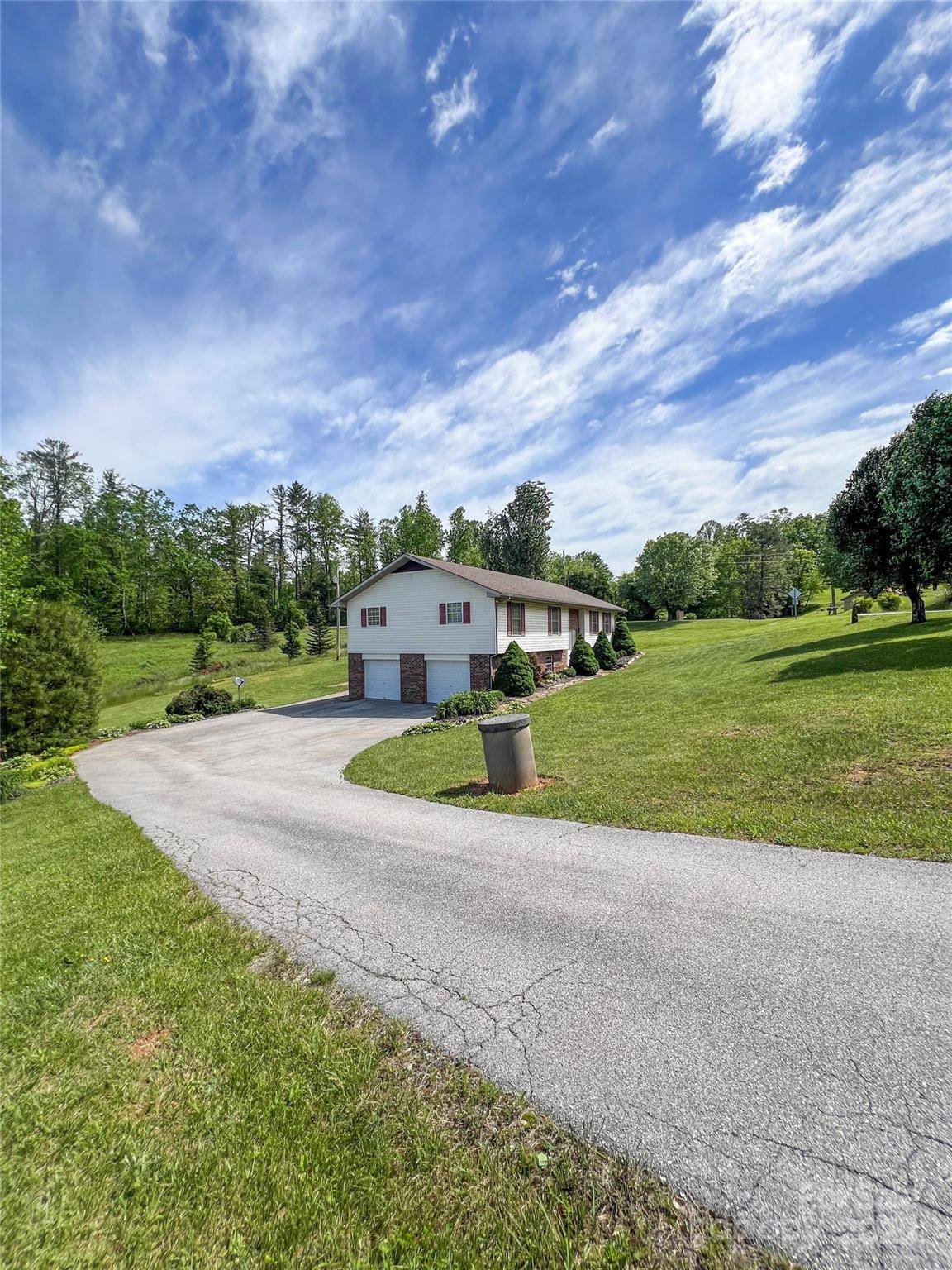 660 Halltown RD, Spruce Pine, NC 28777