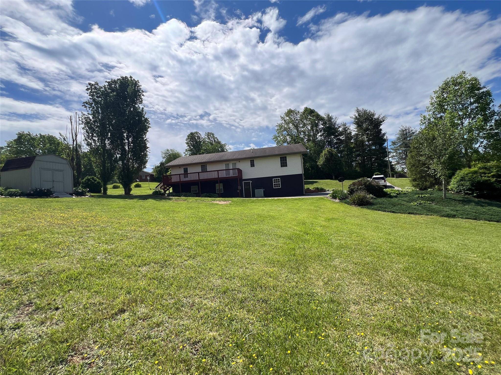 660 Halltown RD, Spruce Pine, NC 28777