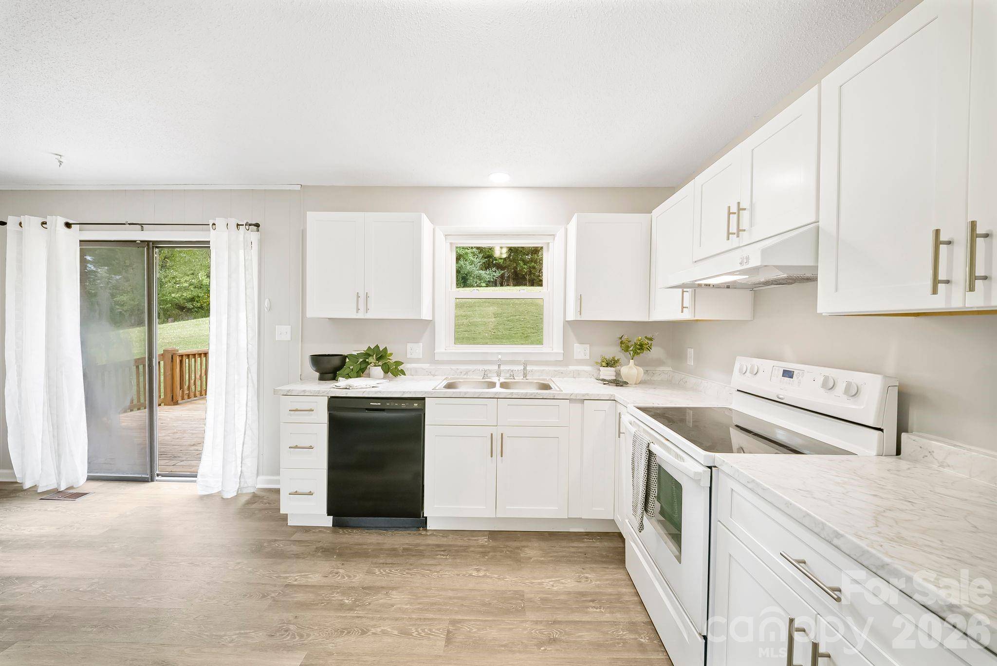 16 Sun Valley CT, Alexander, NC 28701