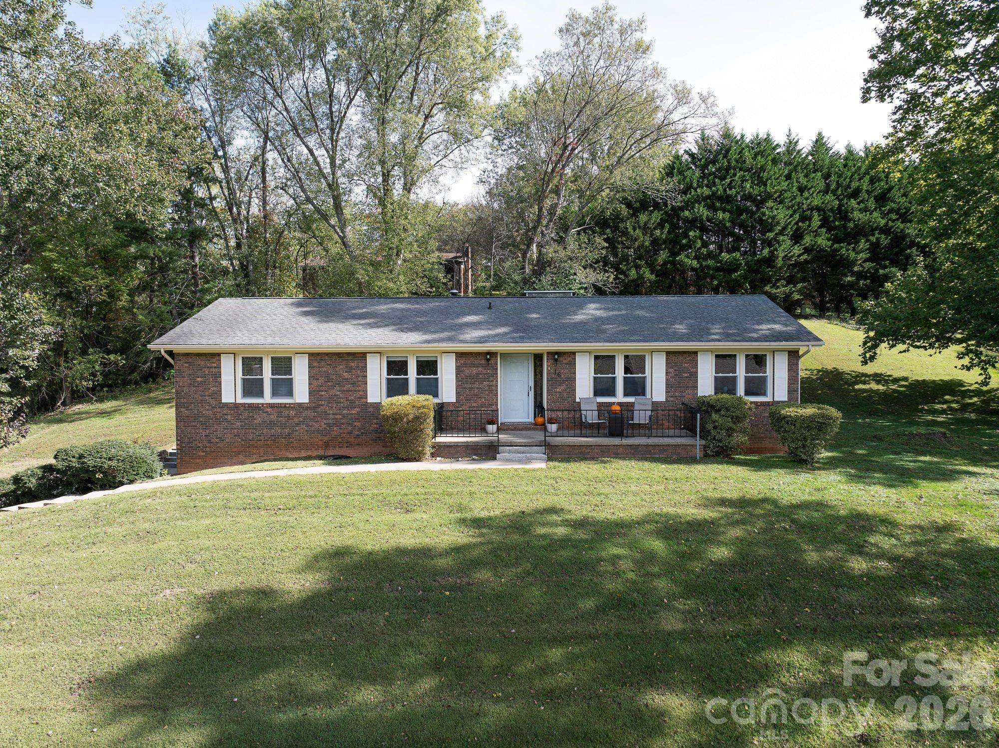 16 Sun Valley CT, Alexander, NC 28701