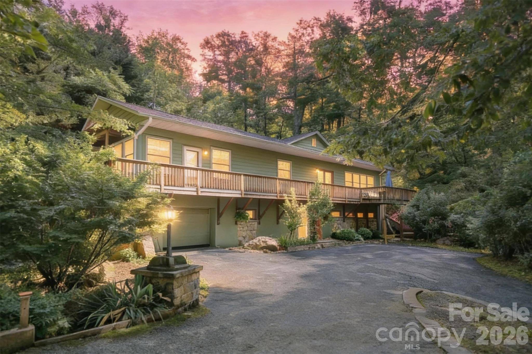 75 Cougar LN, Saluda, NC 28773