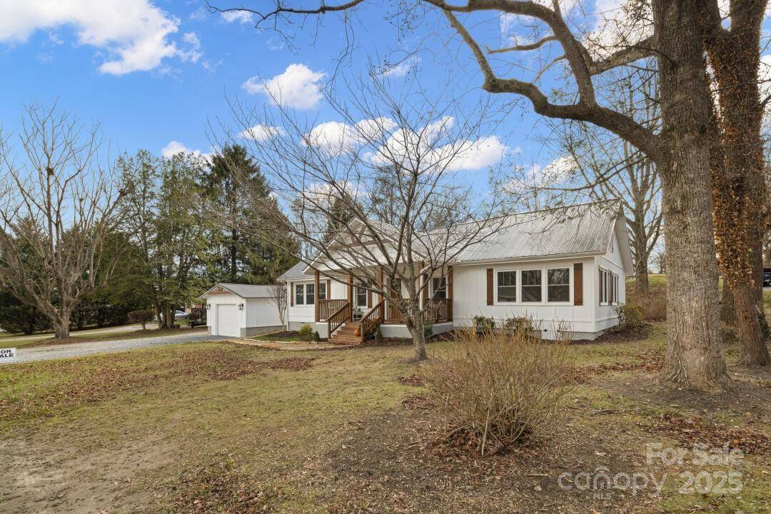 227 Ashmore AVE, Hendersonville, NC 28791
