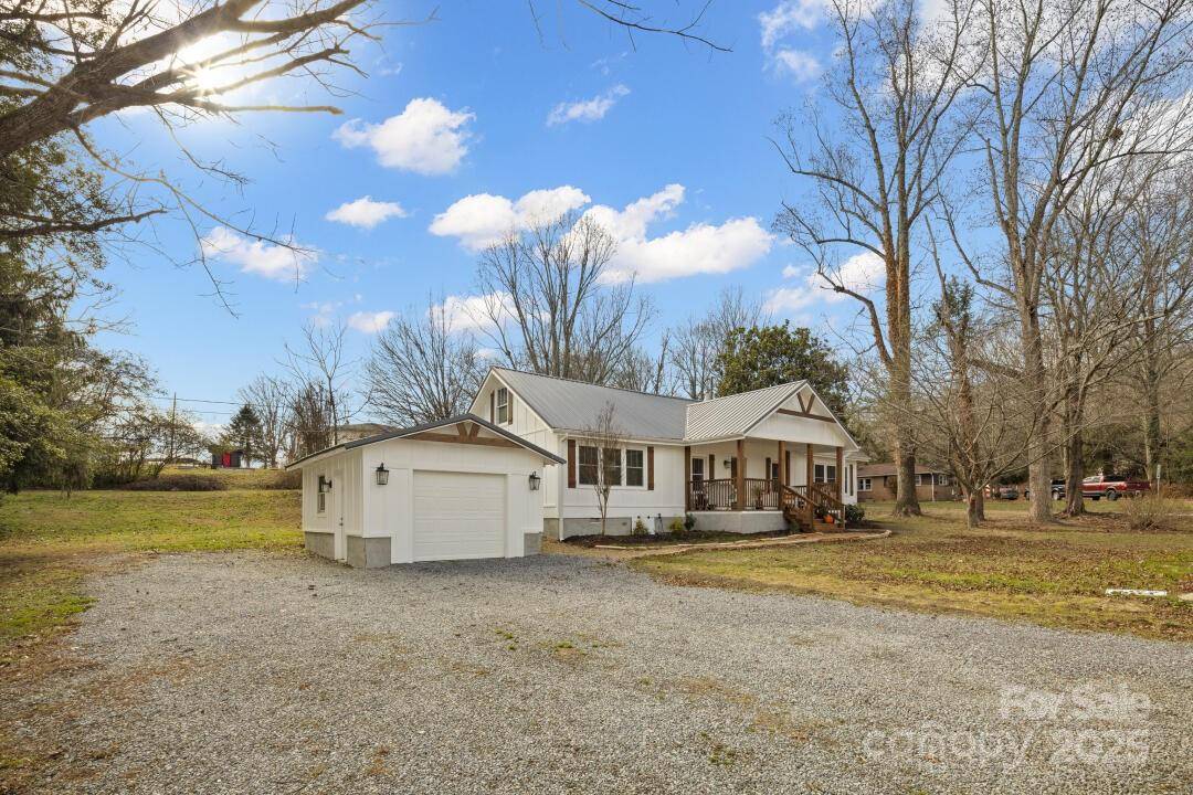 227 Ashmore AVE, Hendersonville, NC 28791
