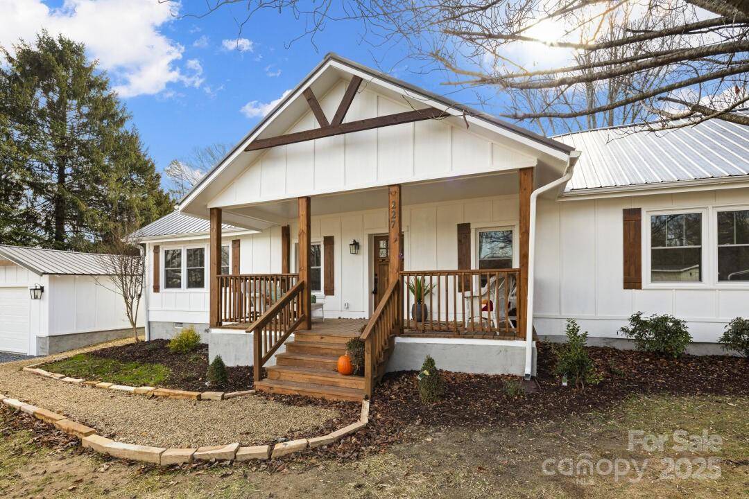 227 Ashmore AVE, Hendersonville, NC 28791