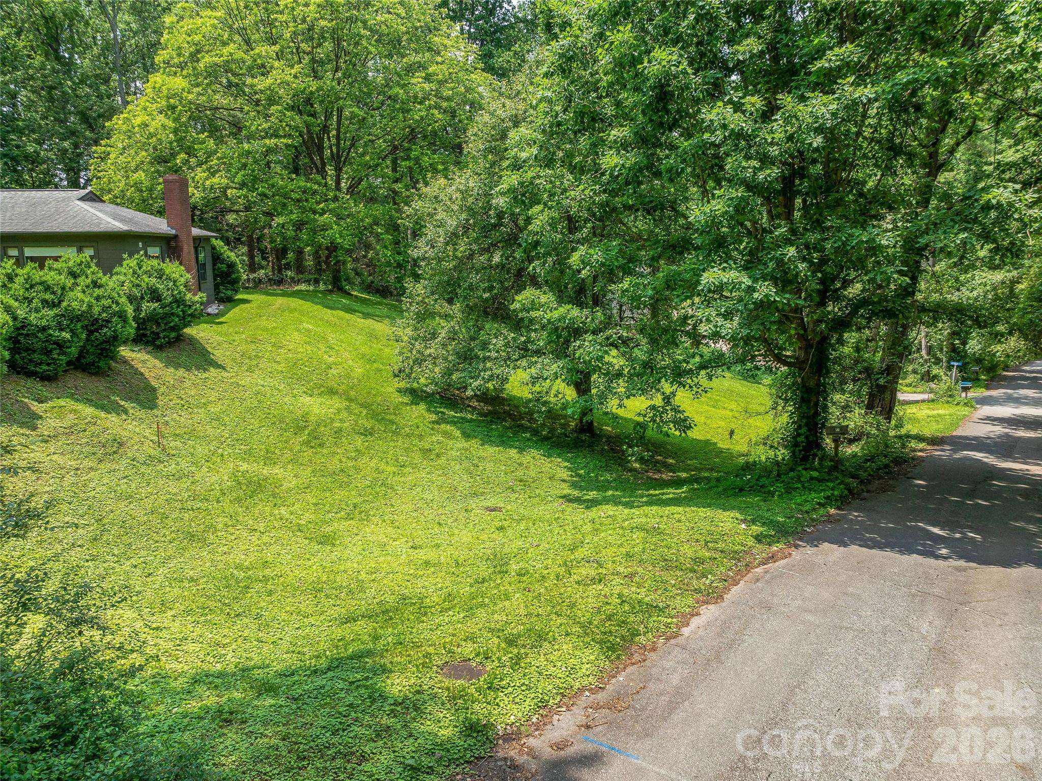 99999 W Skyland CIR #3, Asheville, NC 28804