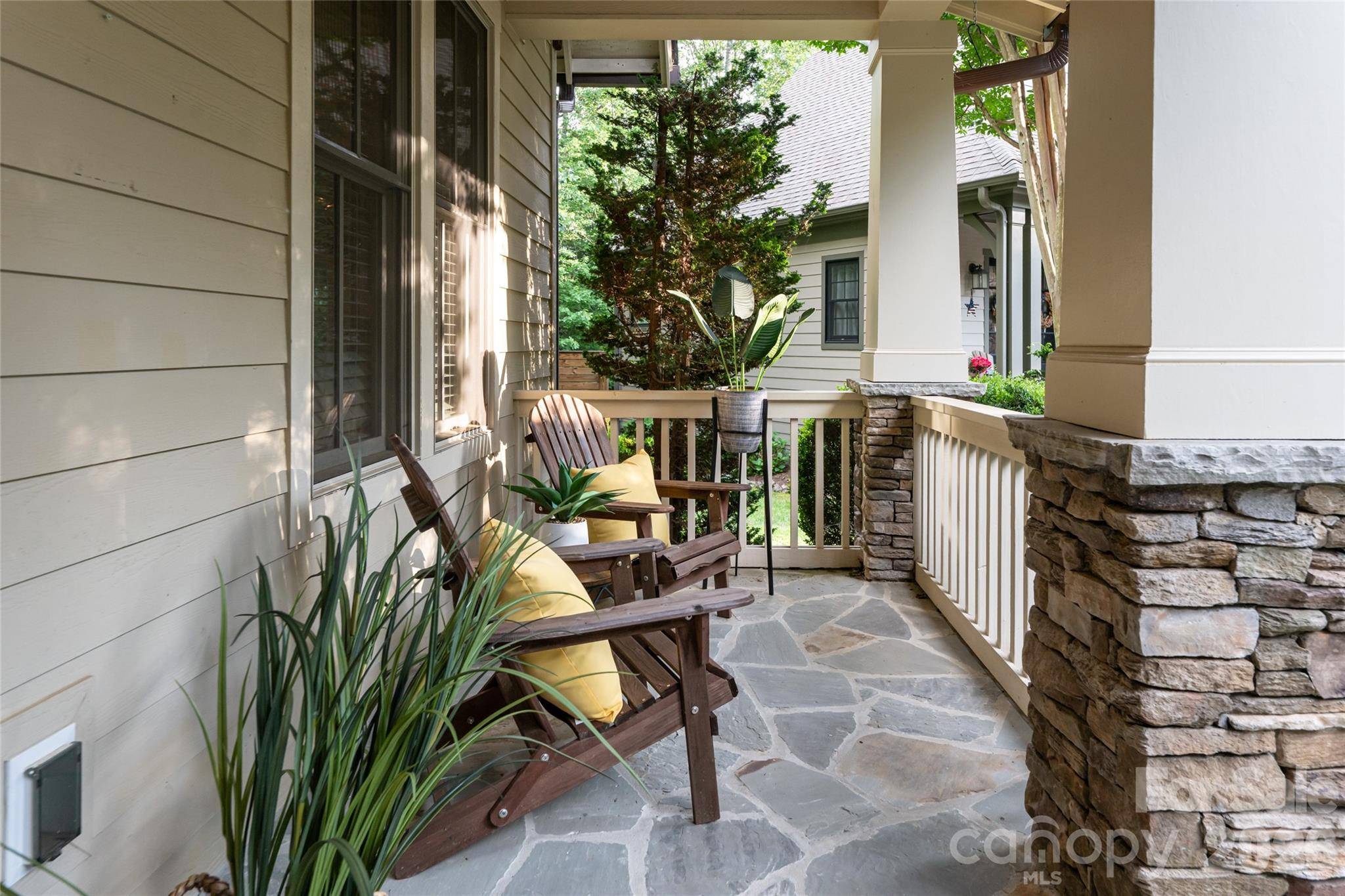1 East Owl Creek LN, Fairview, NC 28730