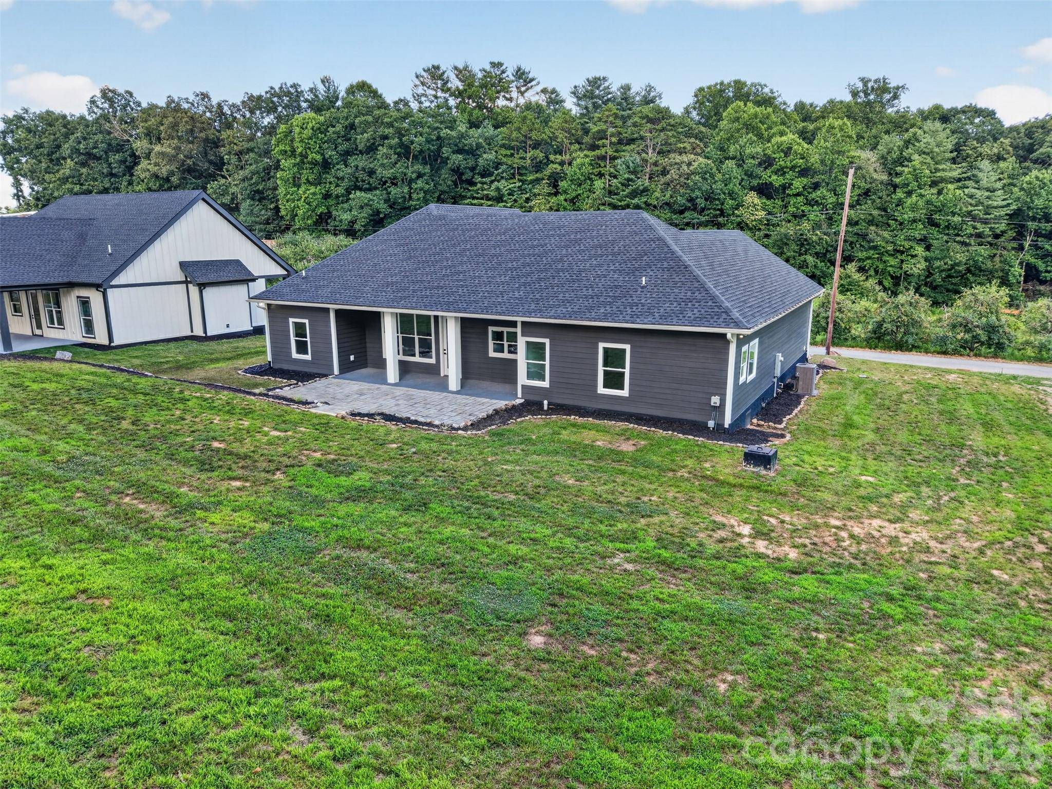 86 Point Hope LN, Hendersonville, NC 28792