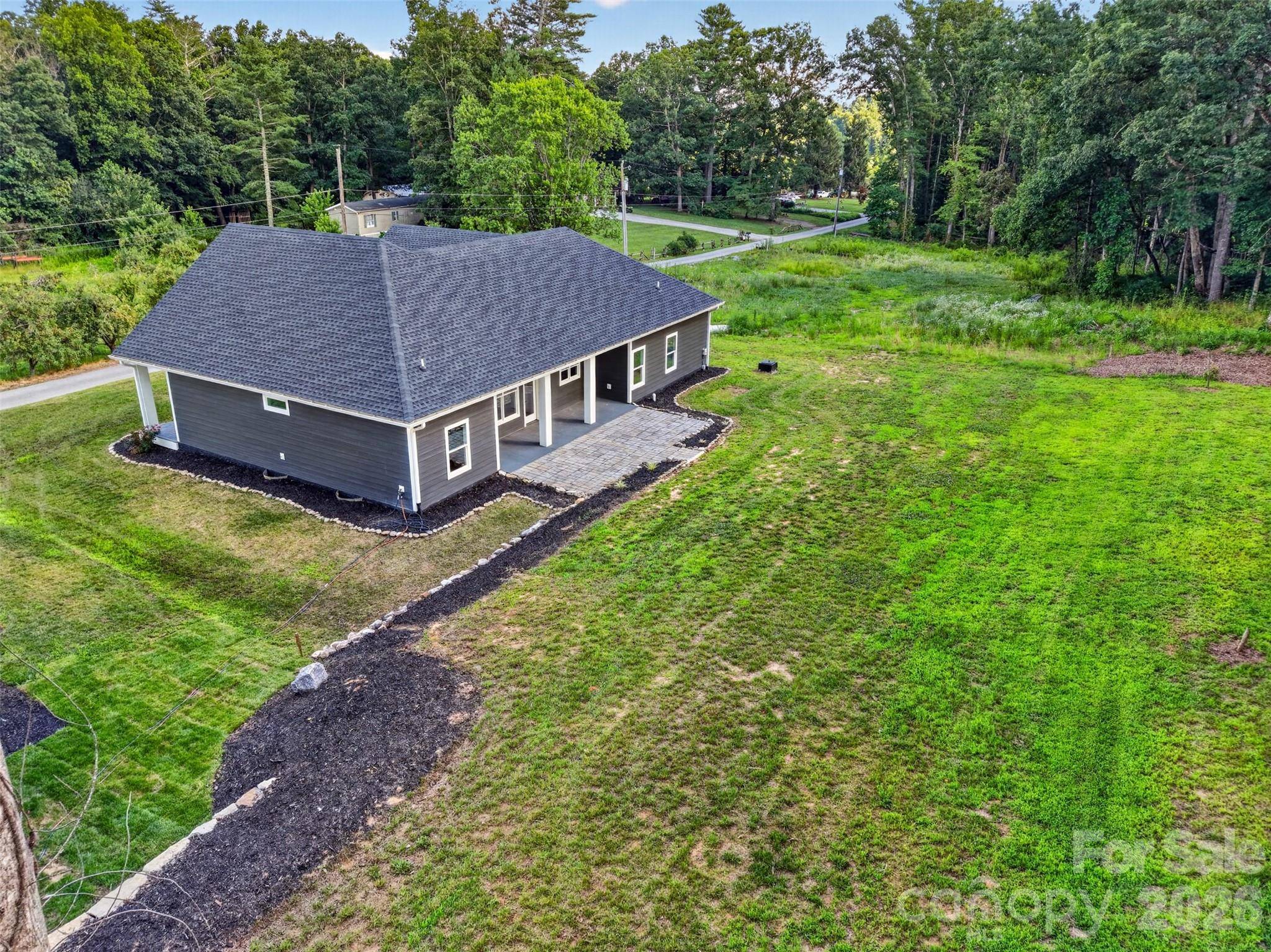 86 Point Hope LN, Hendersonville, NC 28792