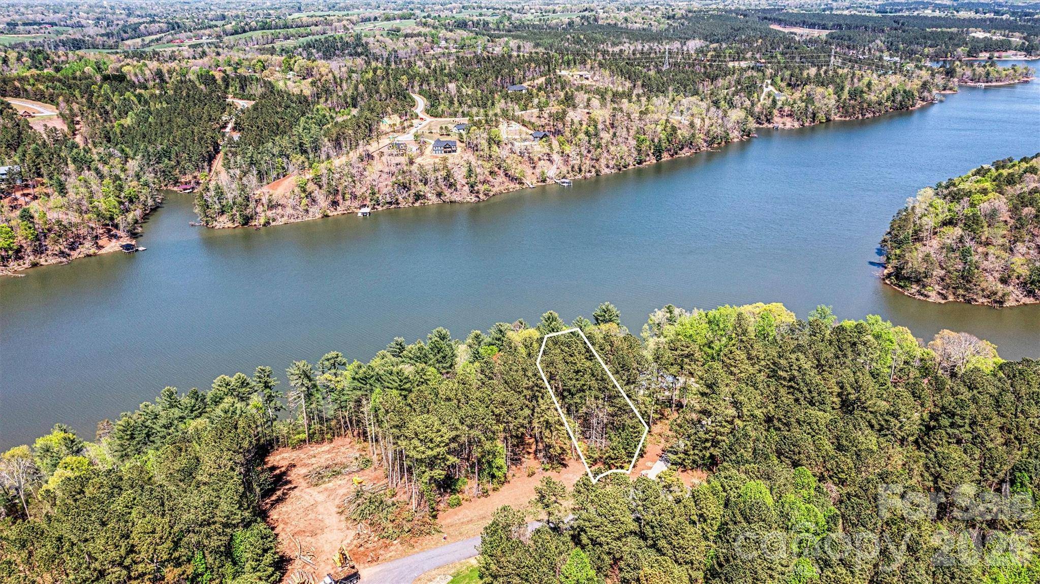 106 Pier Point DR, Connelly Springs, NC 28612