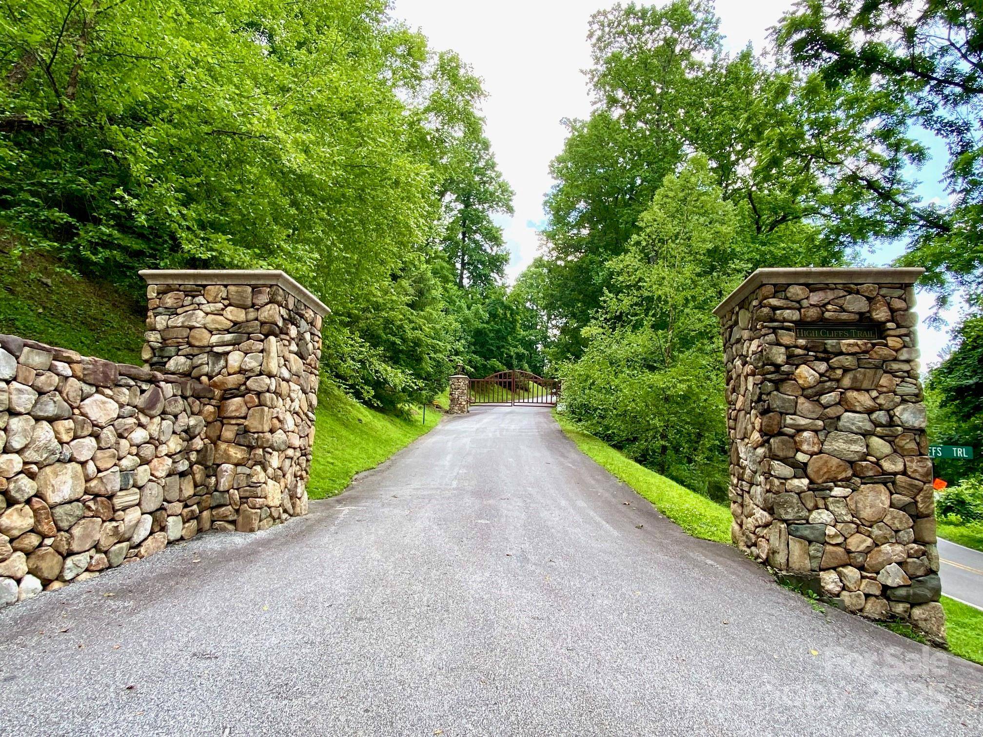 129 High Cliffs TRL, Black Mountain, NC 28711