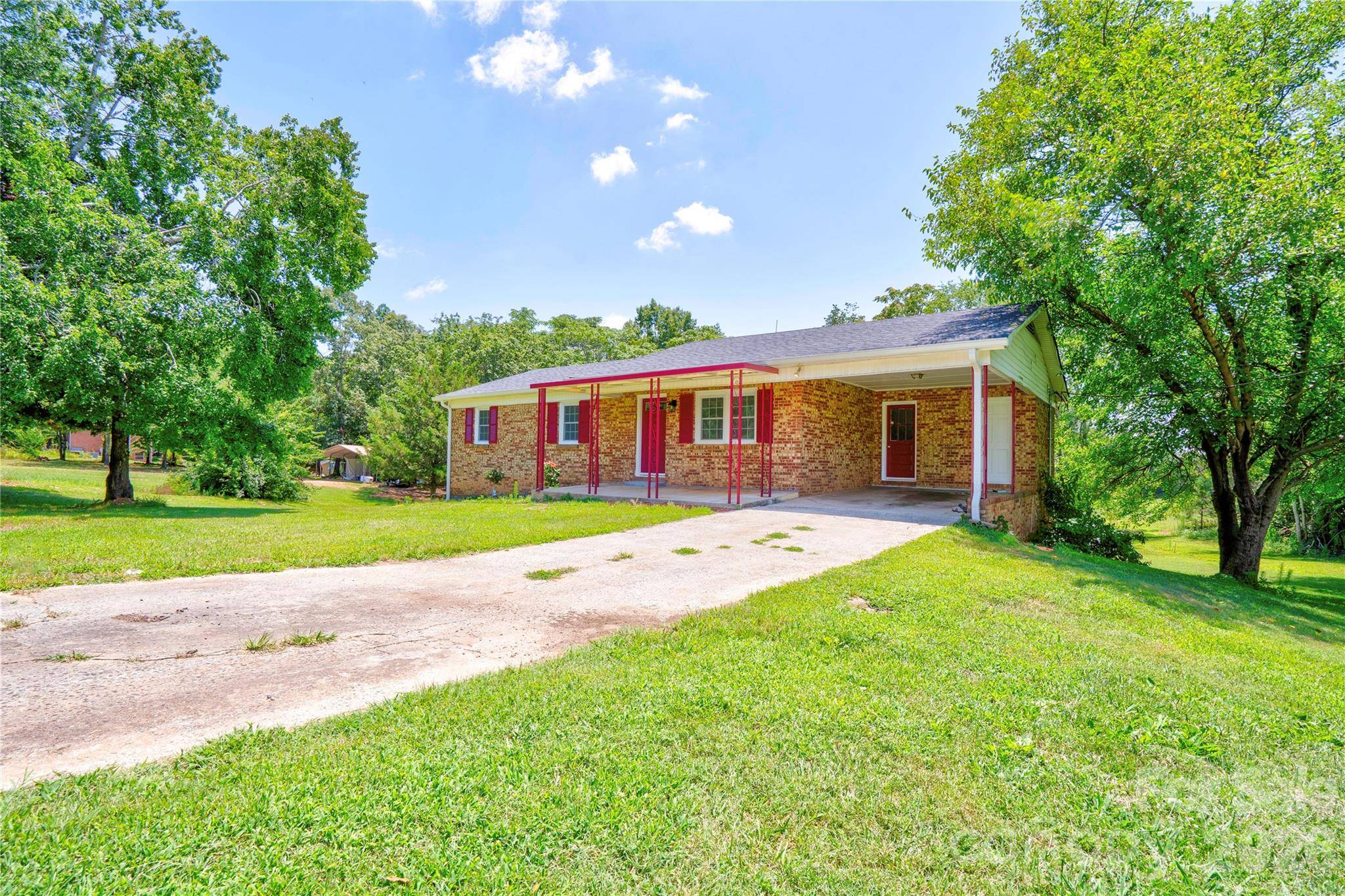 231 London RD, Lawndale, NC 28090