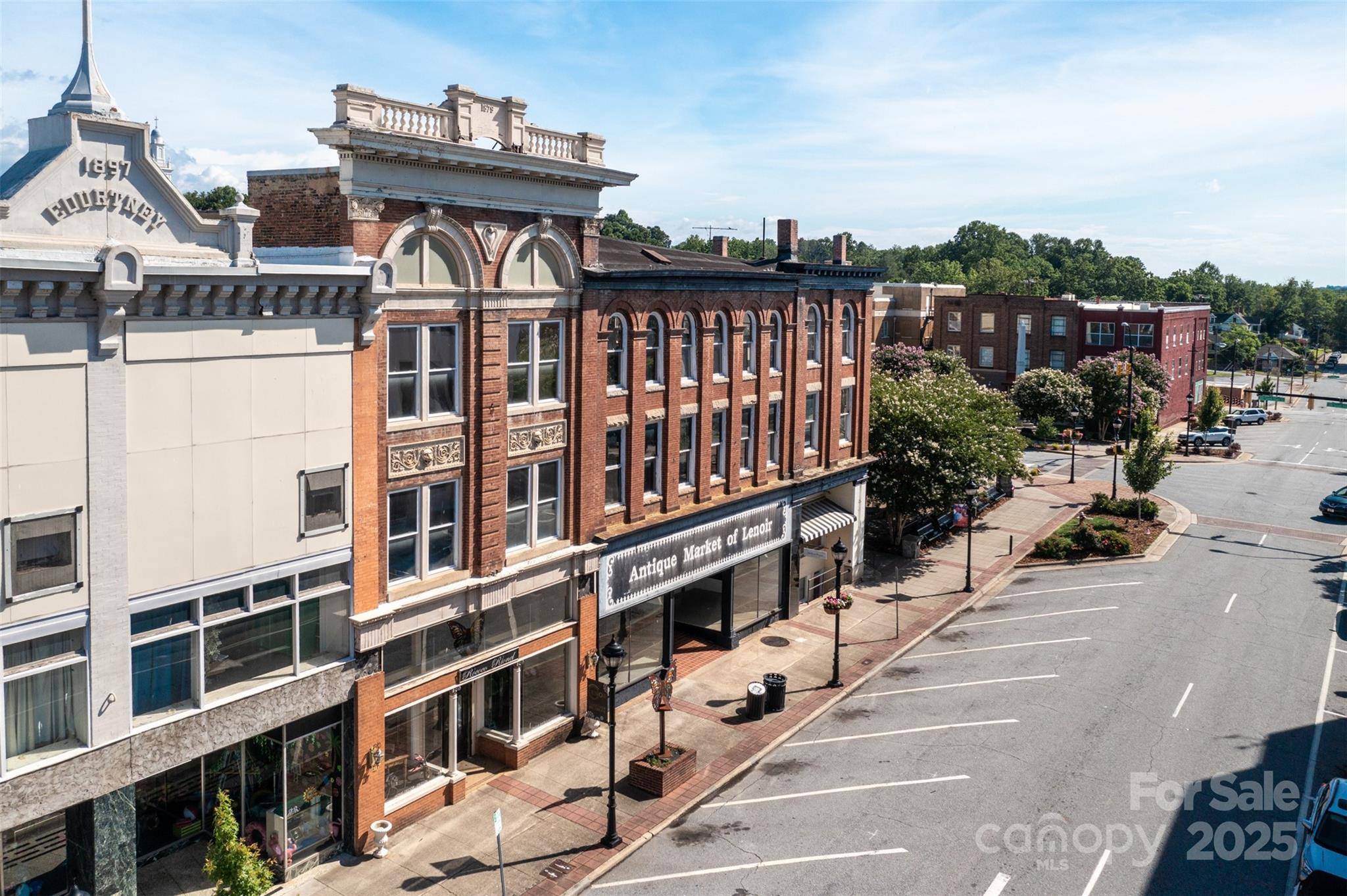 812 West AVE NW, Lenoir, NC 28645