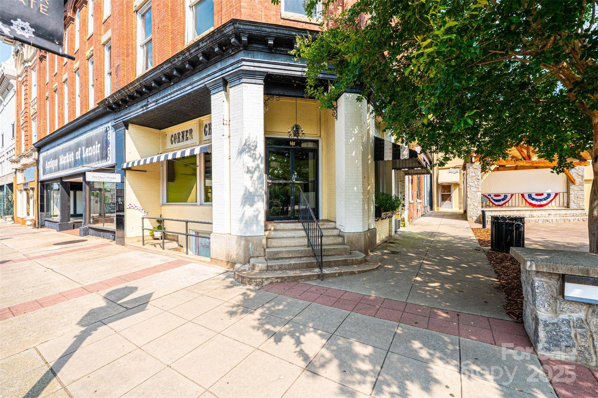 812 West AVE NW, Lenoir, NC 28645