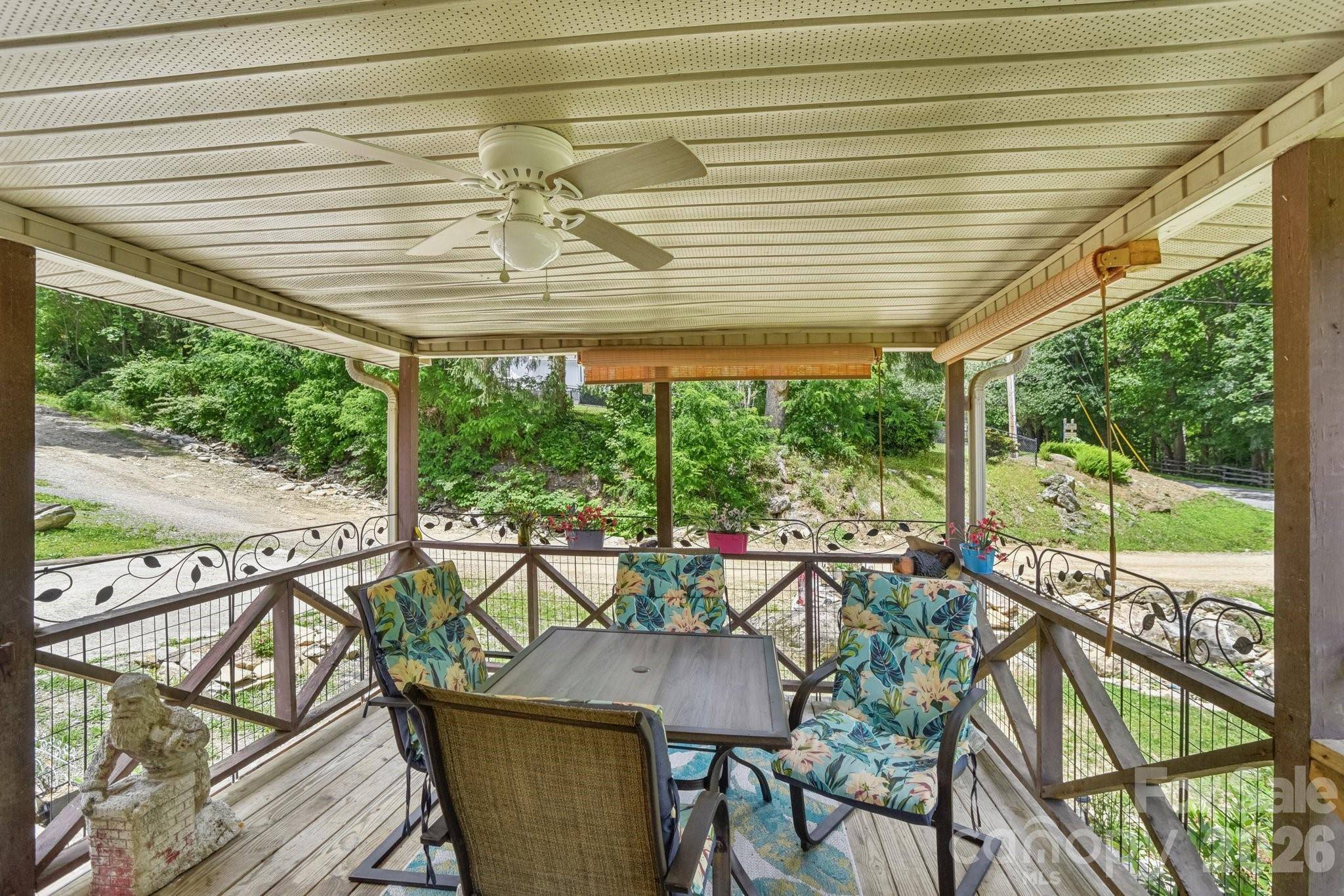 19 Lockman RD, Maggie Valley, NC 28751