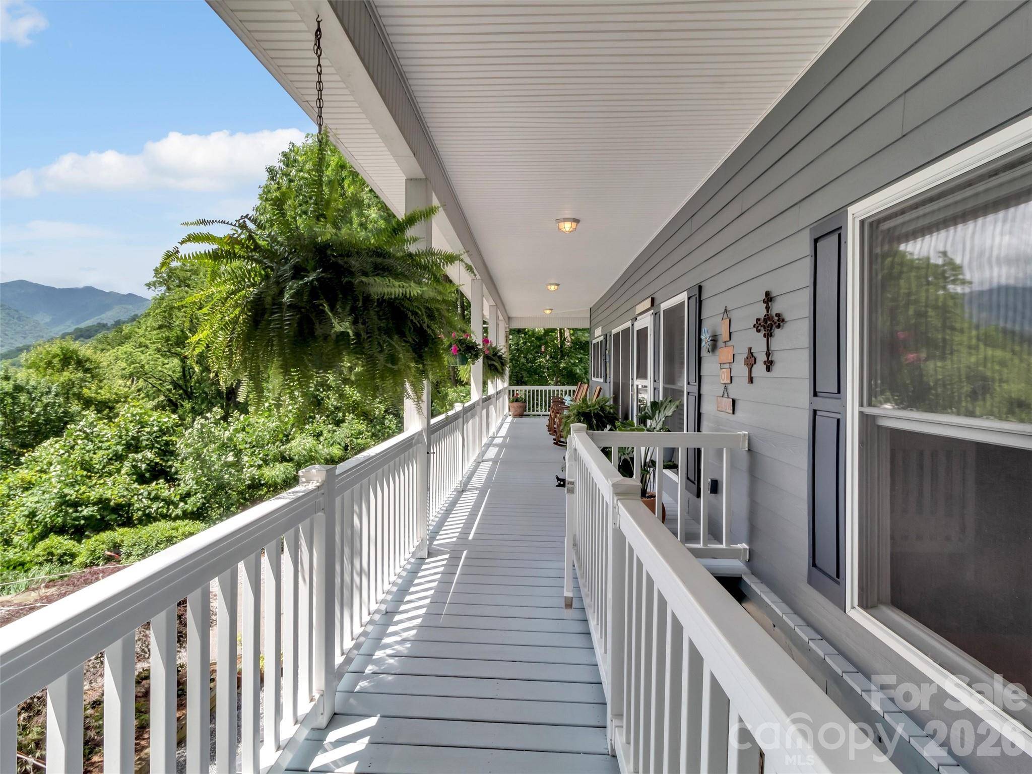 28 Mountain Breeze DR, Maggie Valley, NC 28751