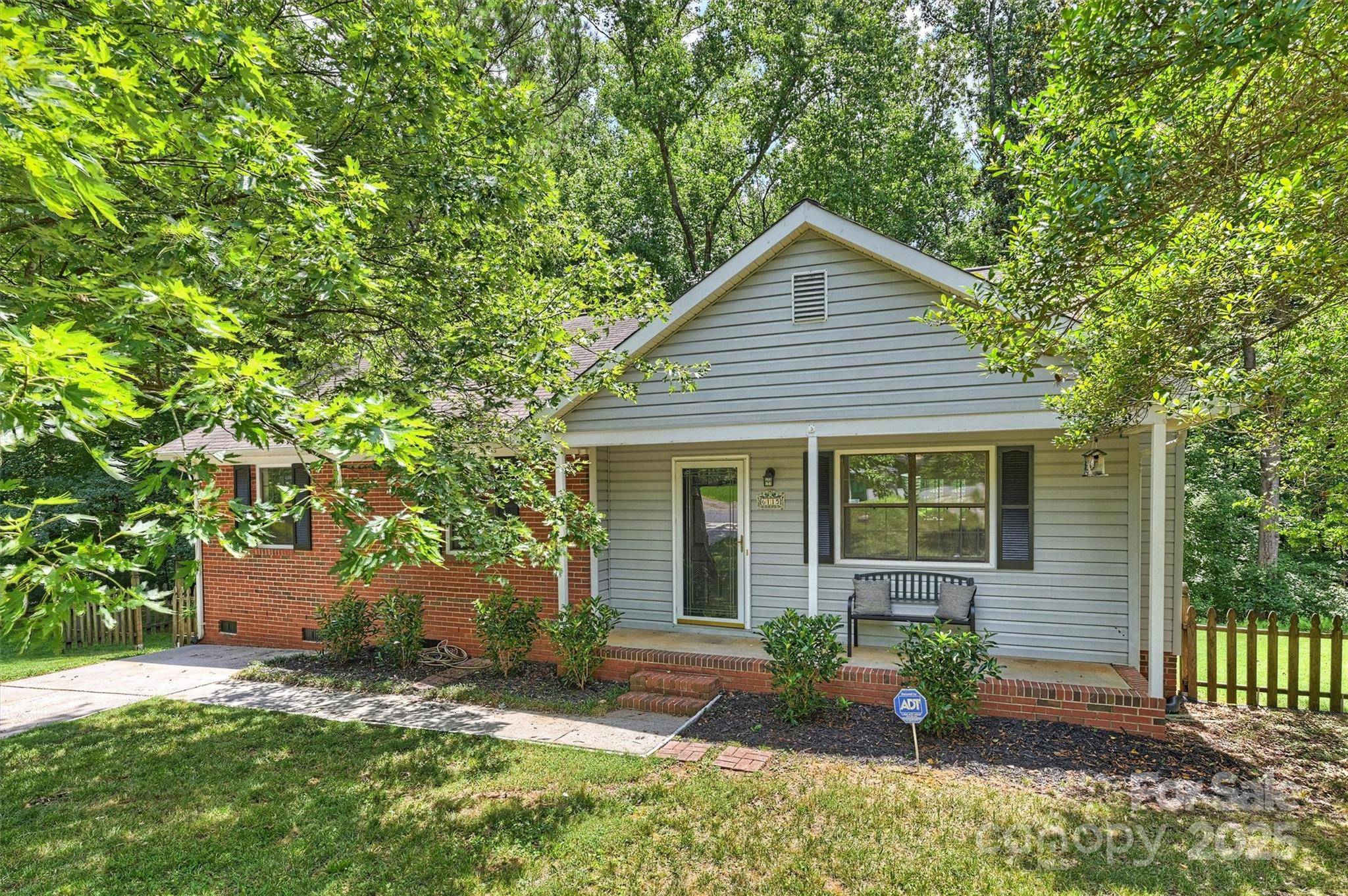6115 Coltswood CT, Charlotte, NC 28211