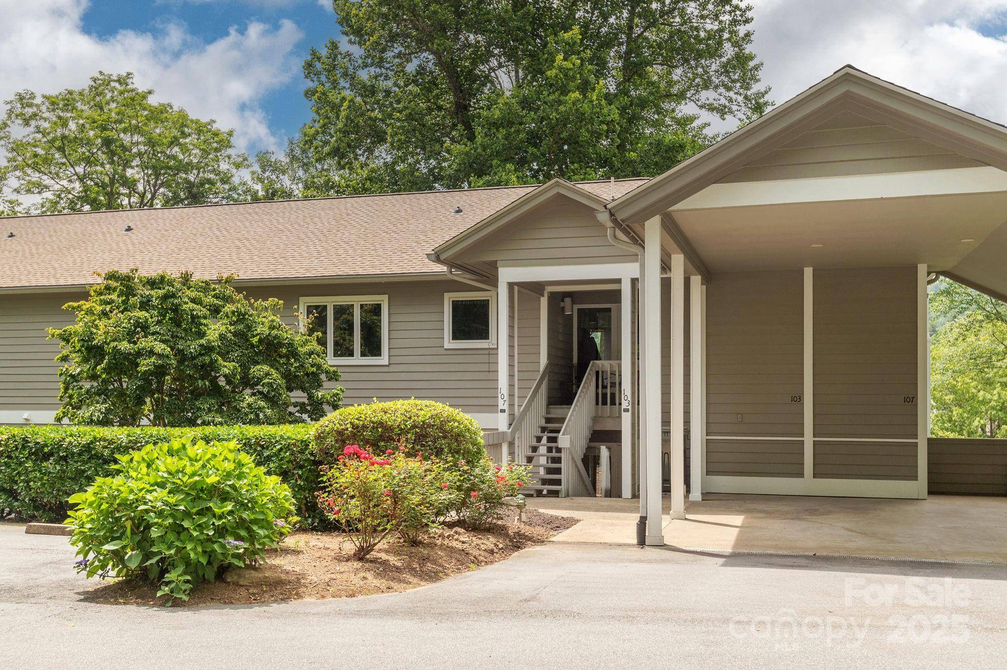 103 GOLFSIDE DR, Flat Rock, NC 28731