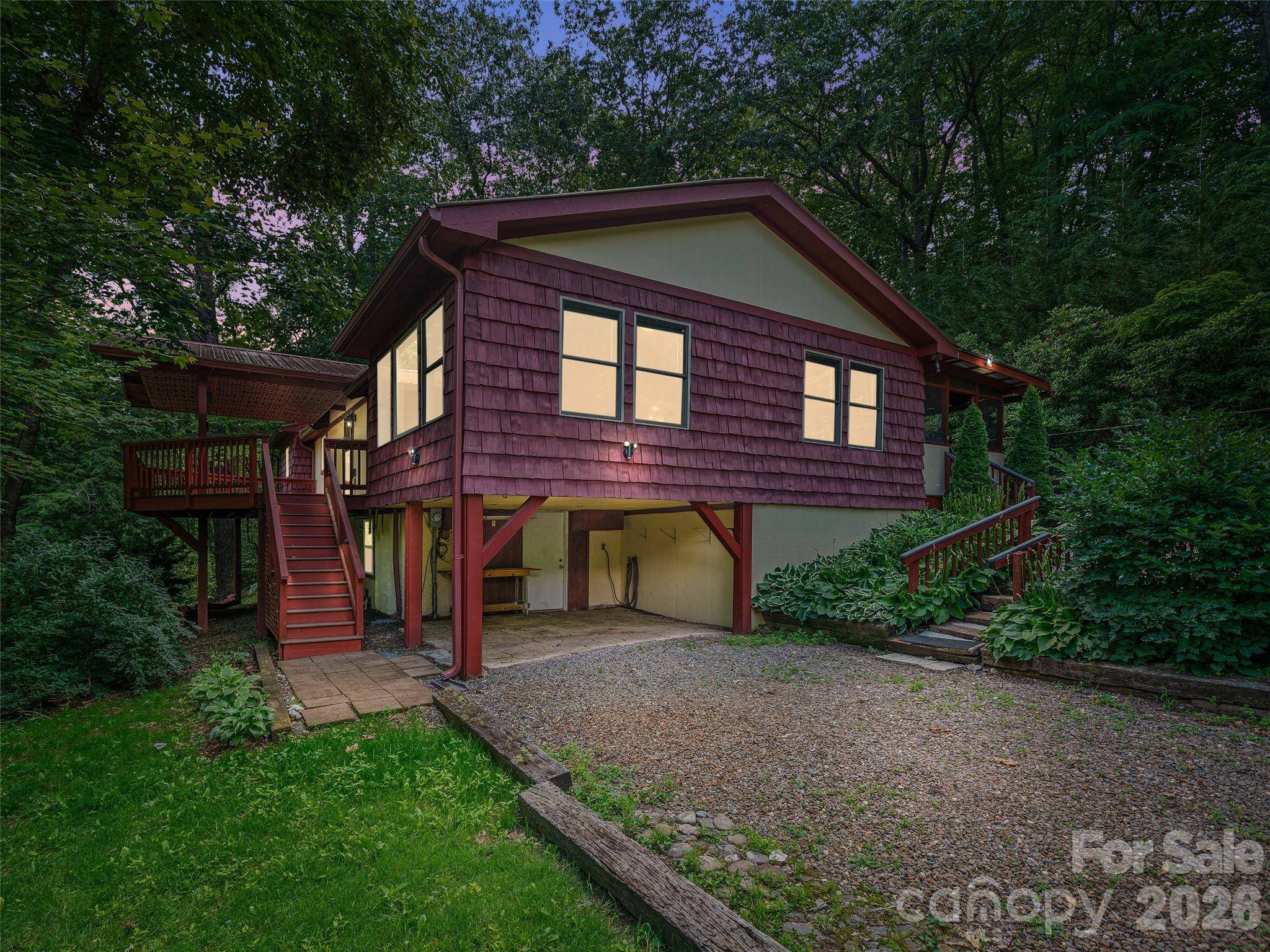 125 HEARTLAND LN, Burnsville, NC 28714