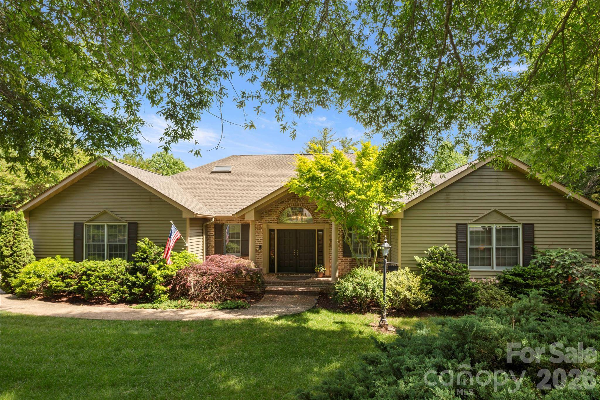 842 Rickel DR, Hendersonville, NC 28739