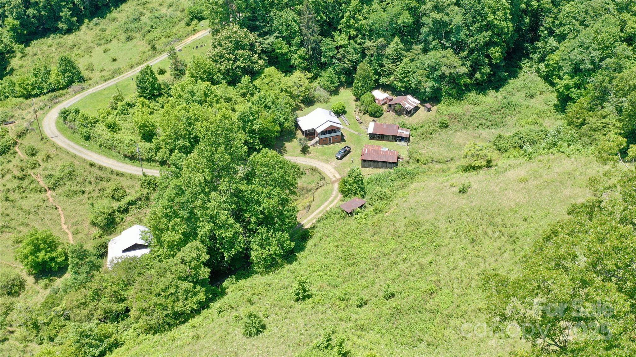 2087 Henry RD, Sylva, NC 28779