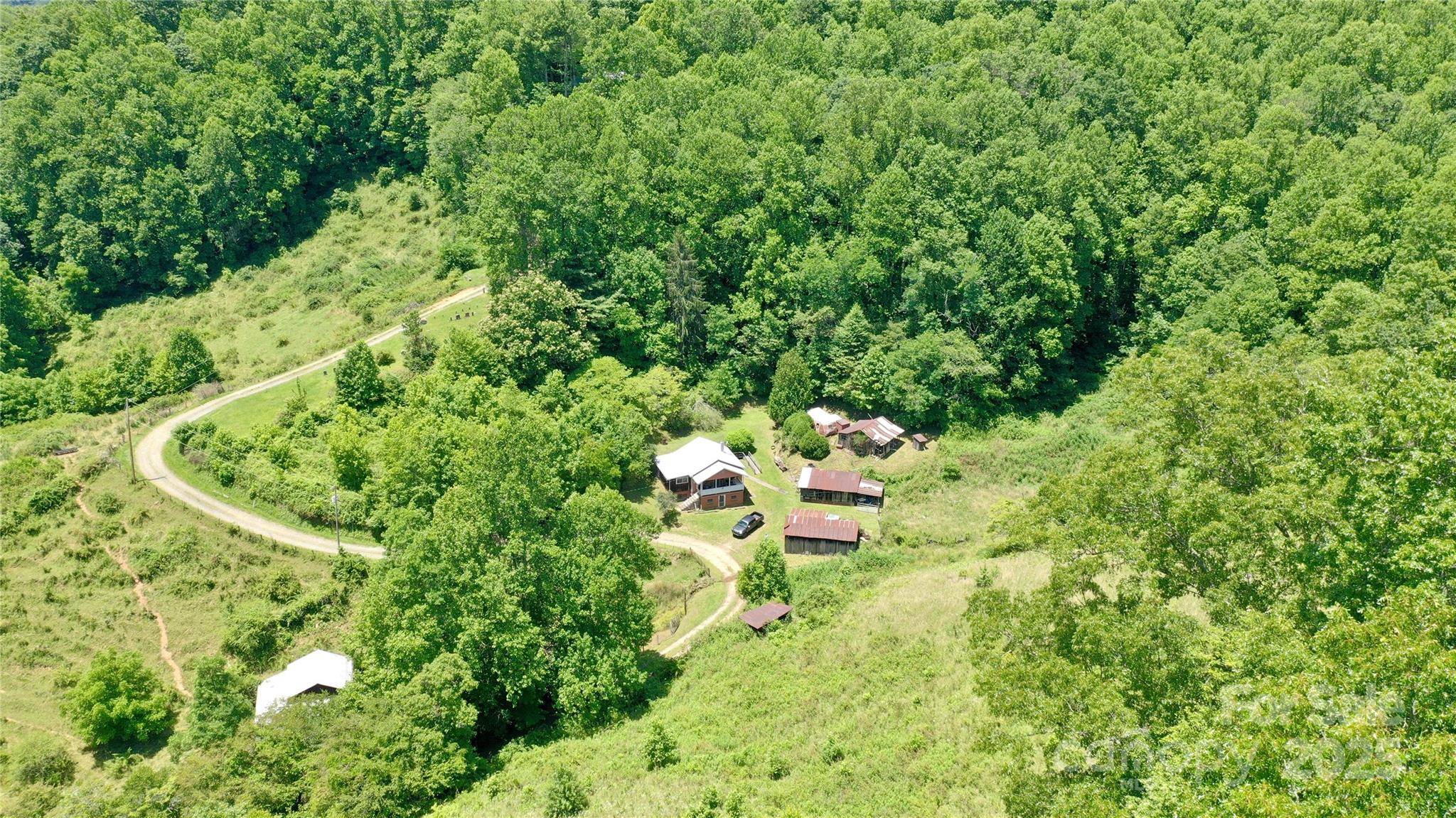 2087 Henry RD, Sylva, NC 28779
