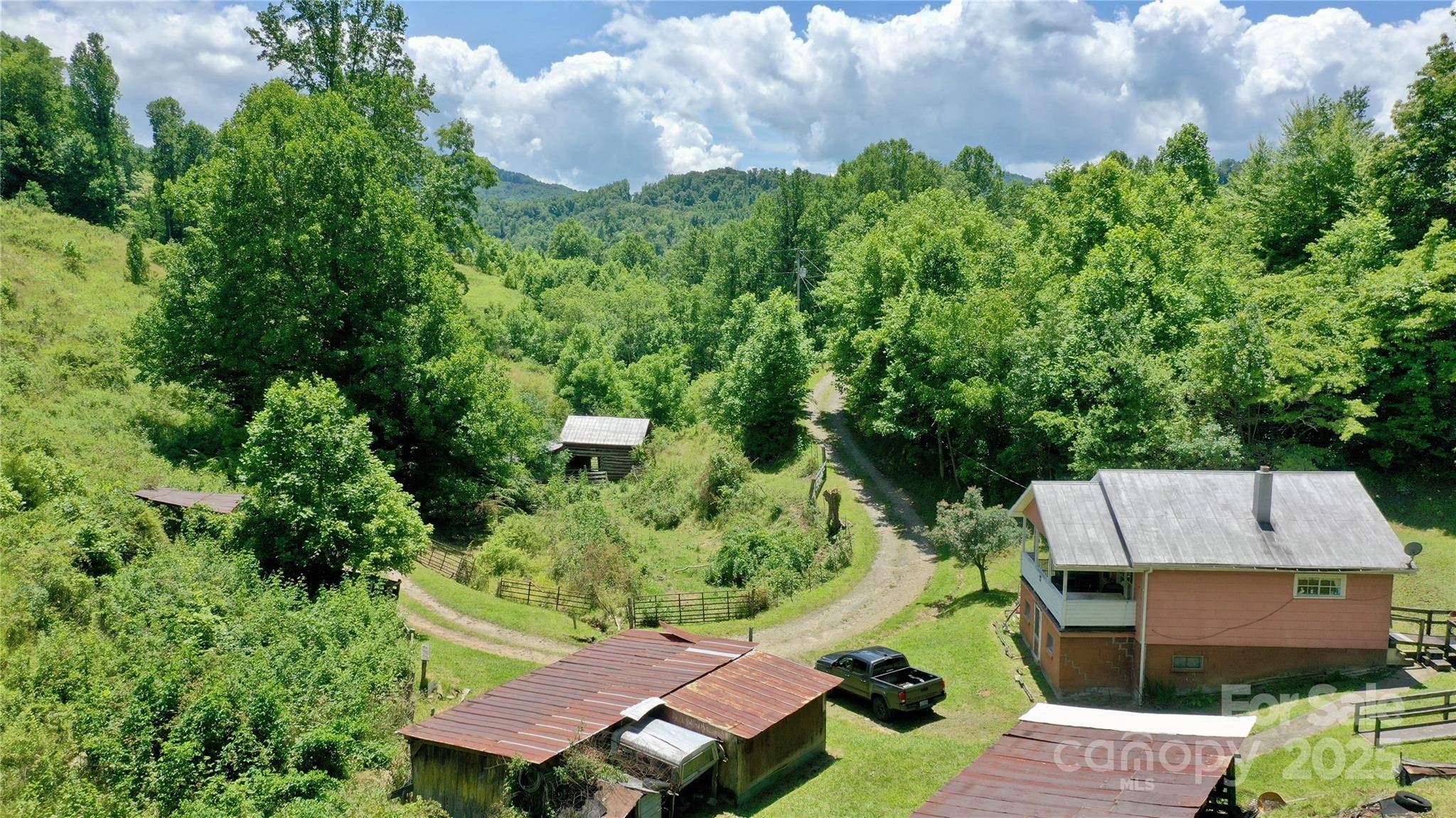 2087 Henry RD, Sylva, NC 28779