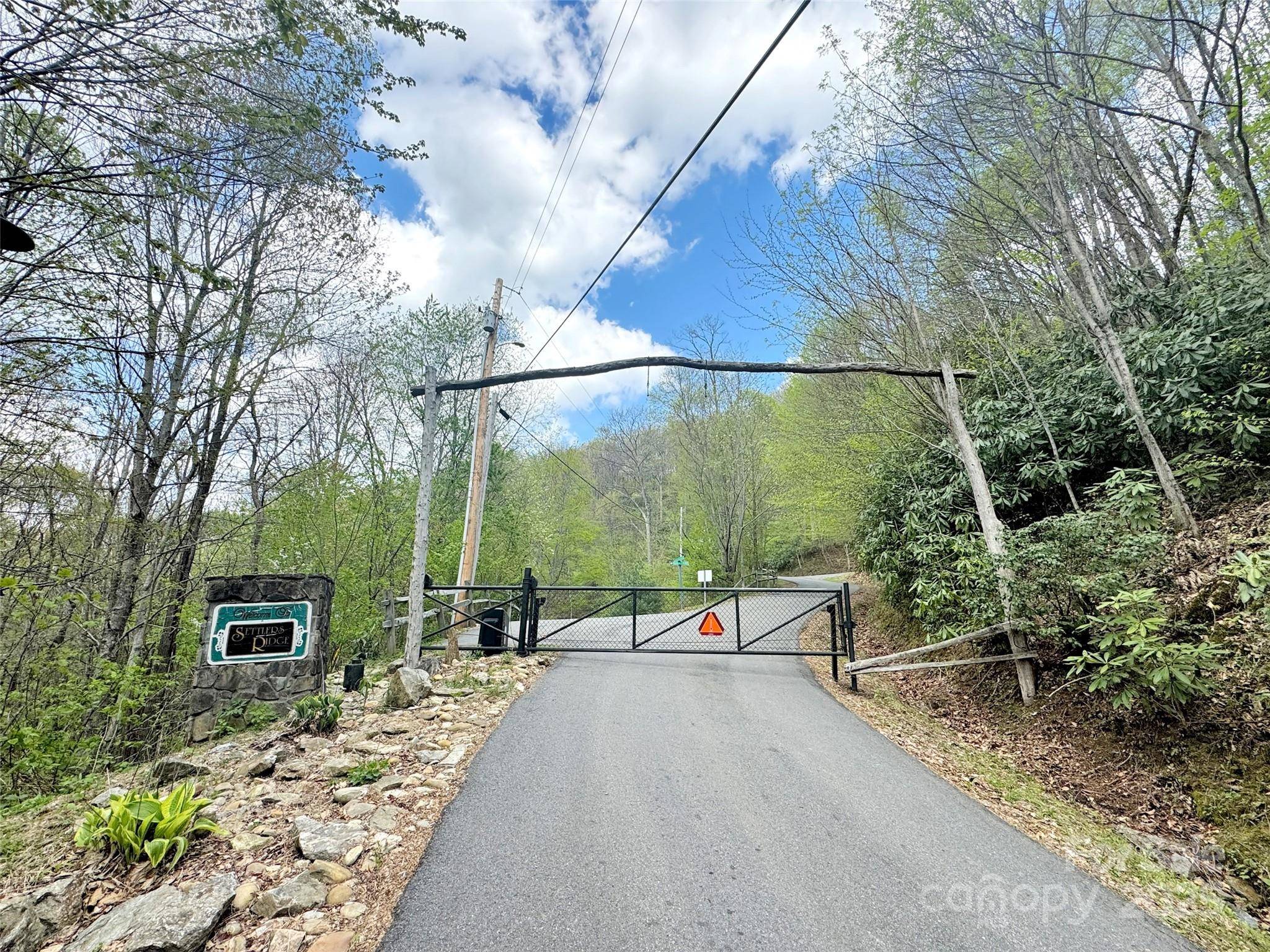 32 Sallywood TRL, Waynesville, NC 28785