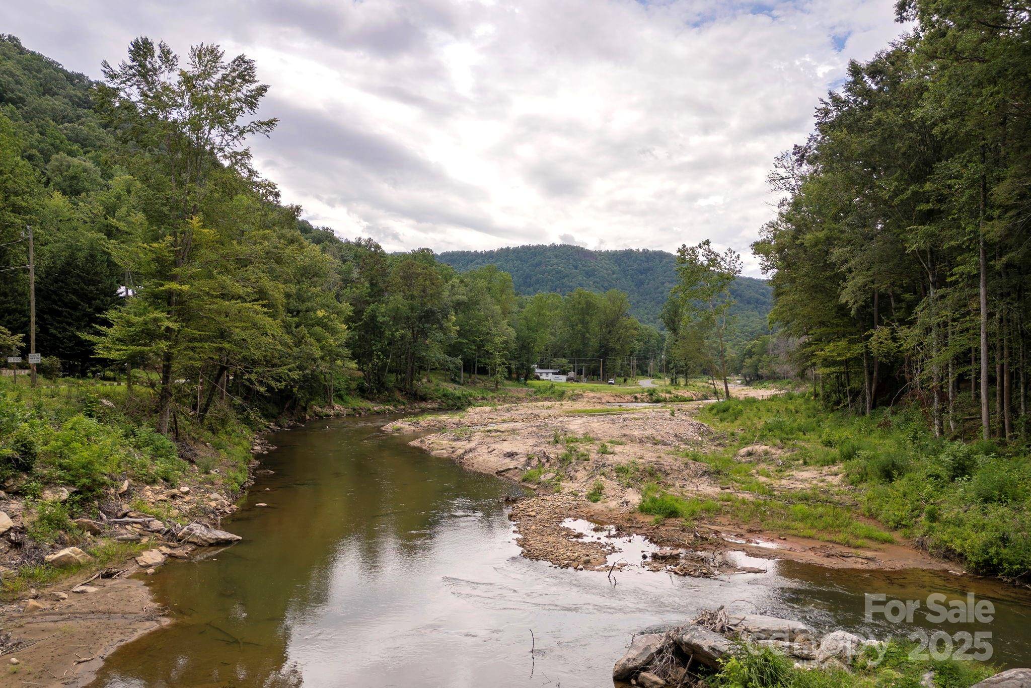 000 Green River Cove RD, Saluda, NC 28773