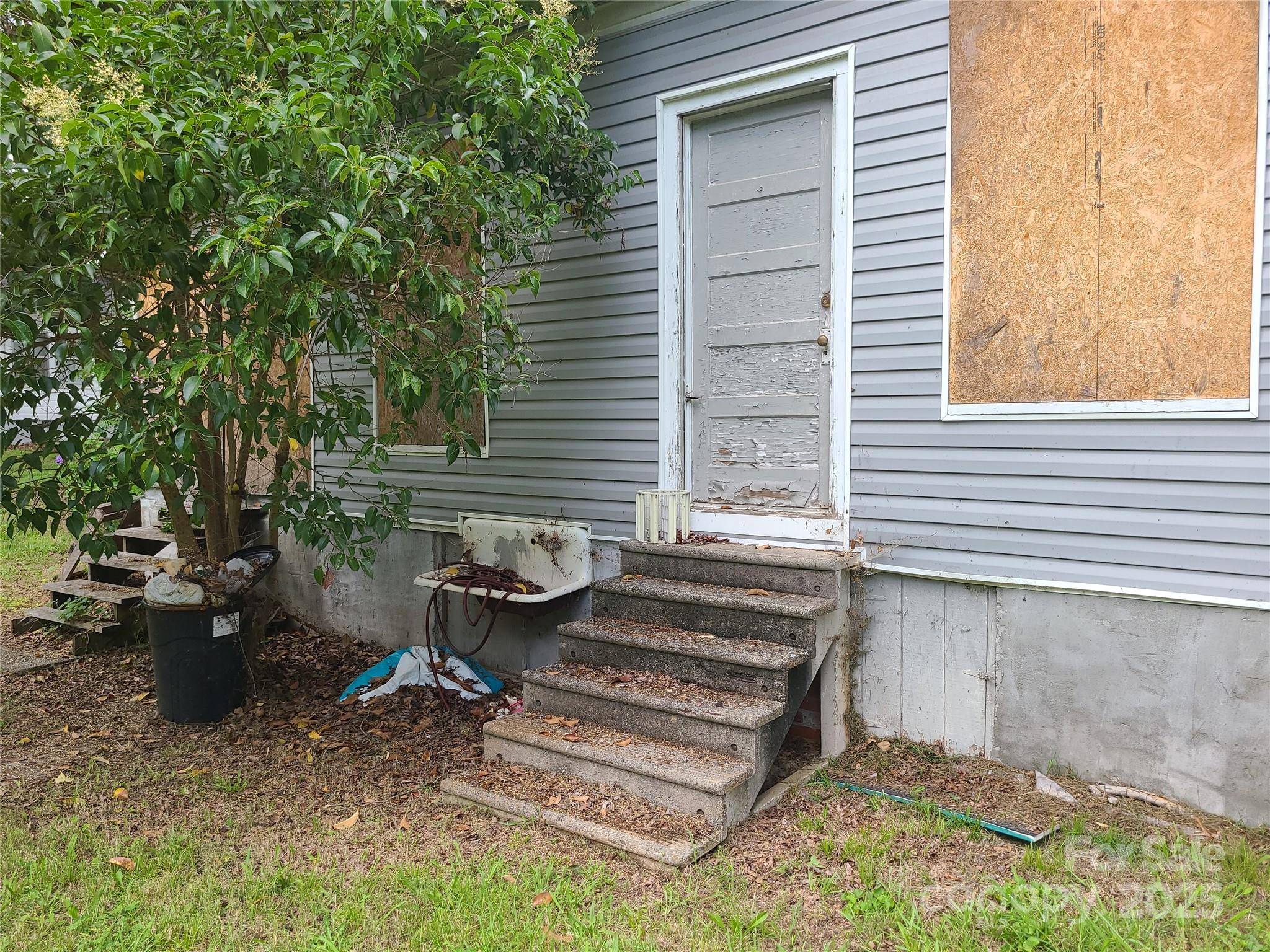 205 W 1st ST, Lowell, NC 28098