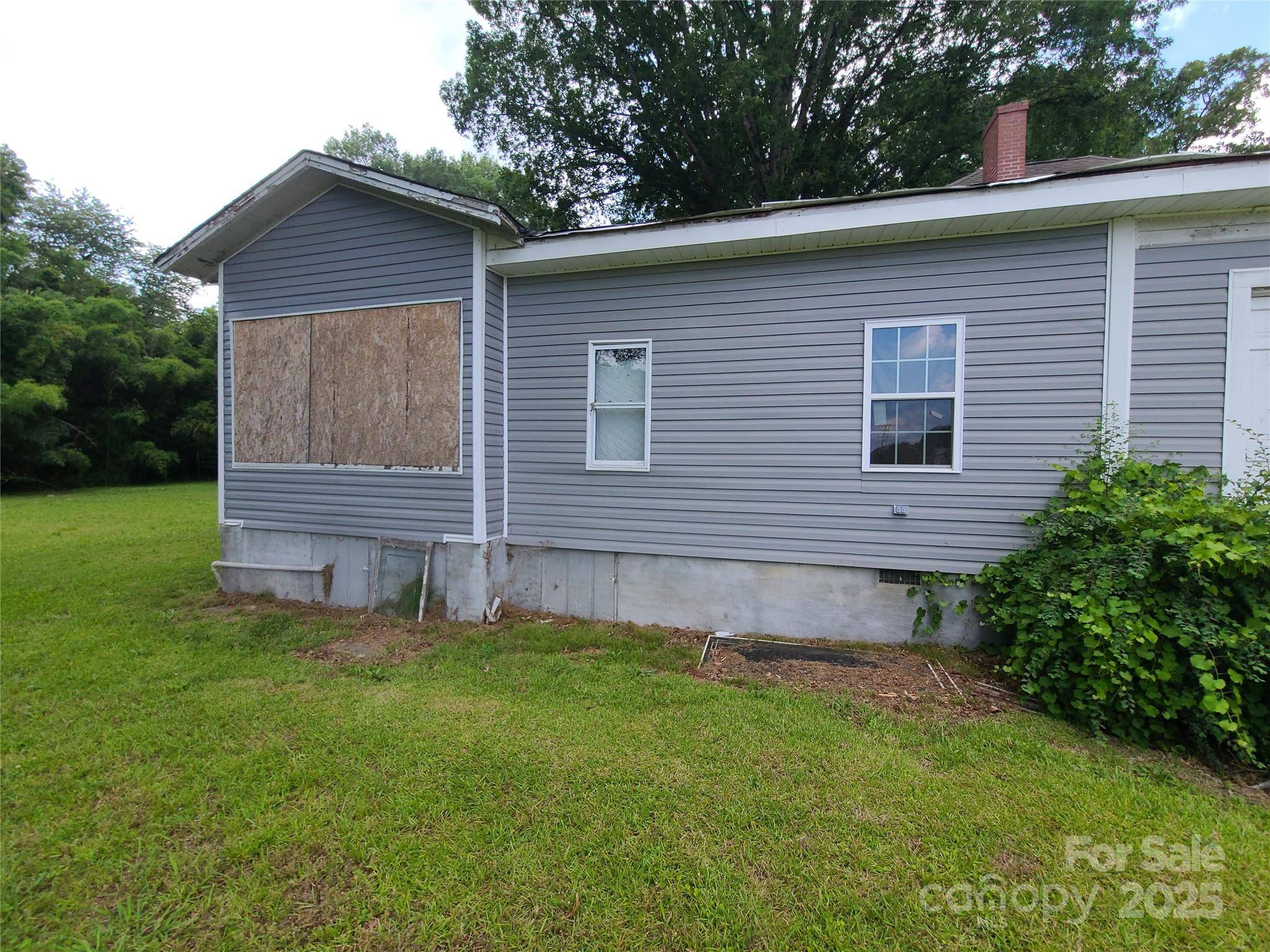205 W 1st ST, Lowell, NC 28098