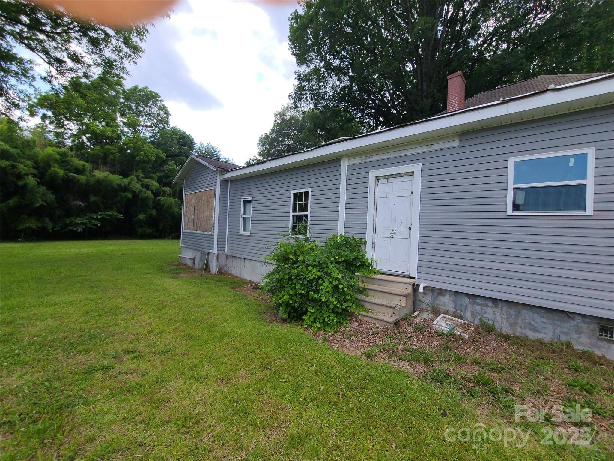 205 W 1st ST, Lowell, NC 28098