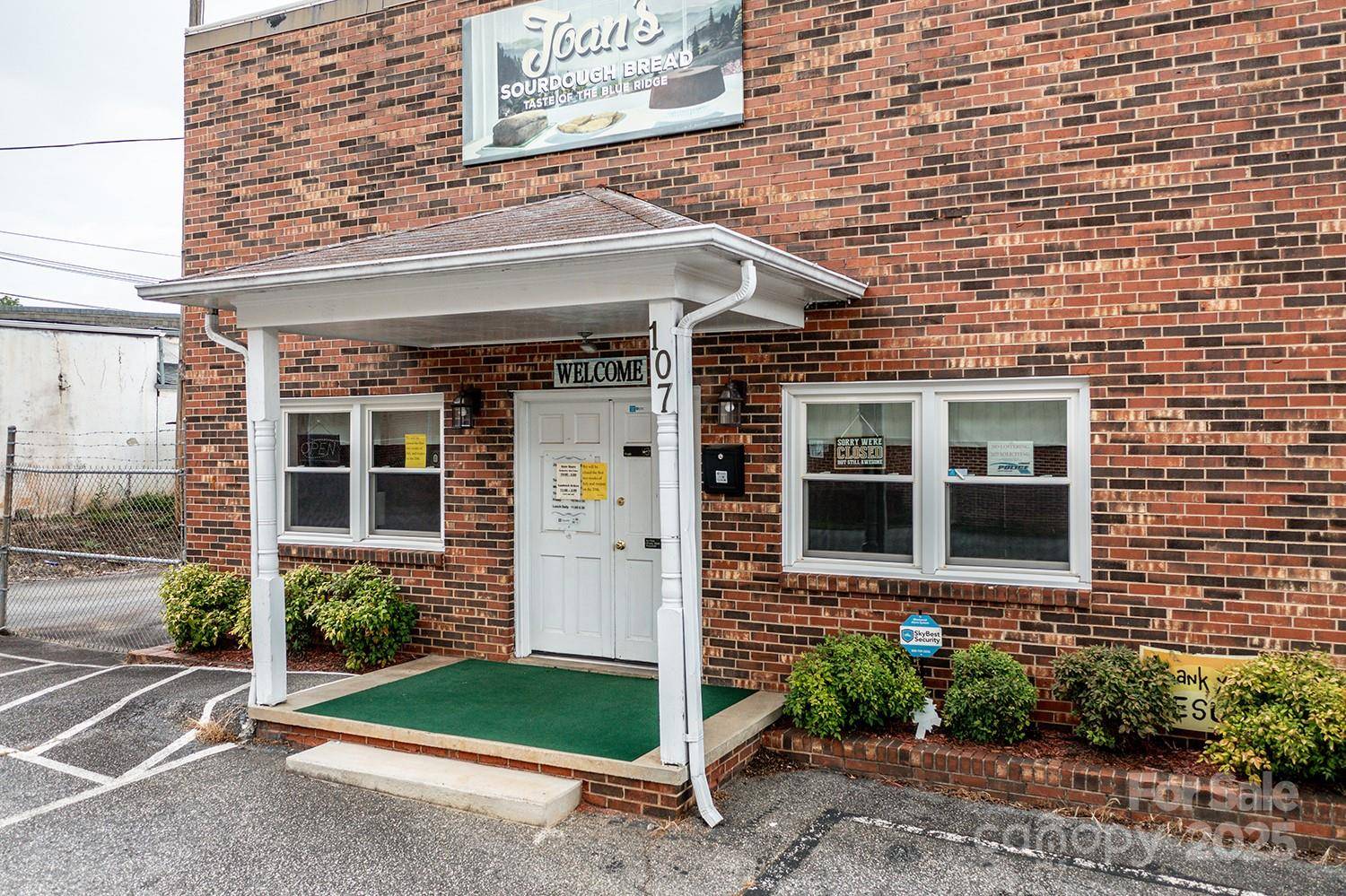 107 Light ST, Lenoir, NC 28645