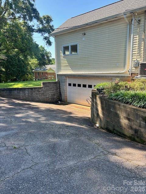 743 S College AVE, Newton, NC 28658
