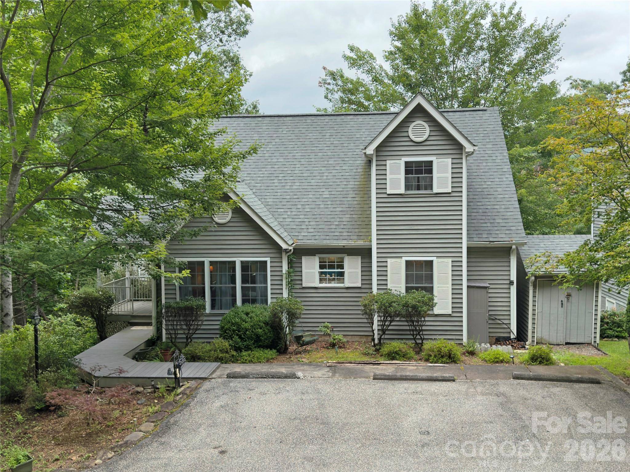 40 Sanctuary DR, Burnsville, NC 28714