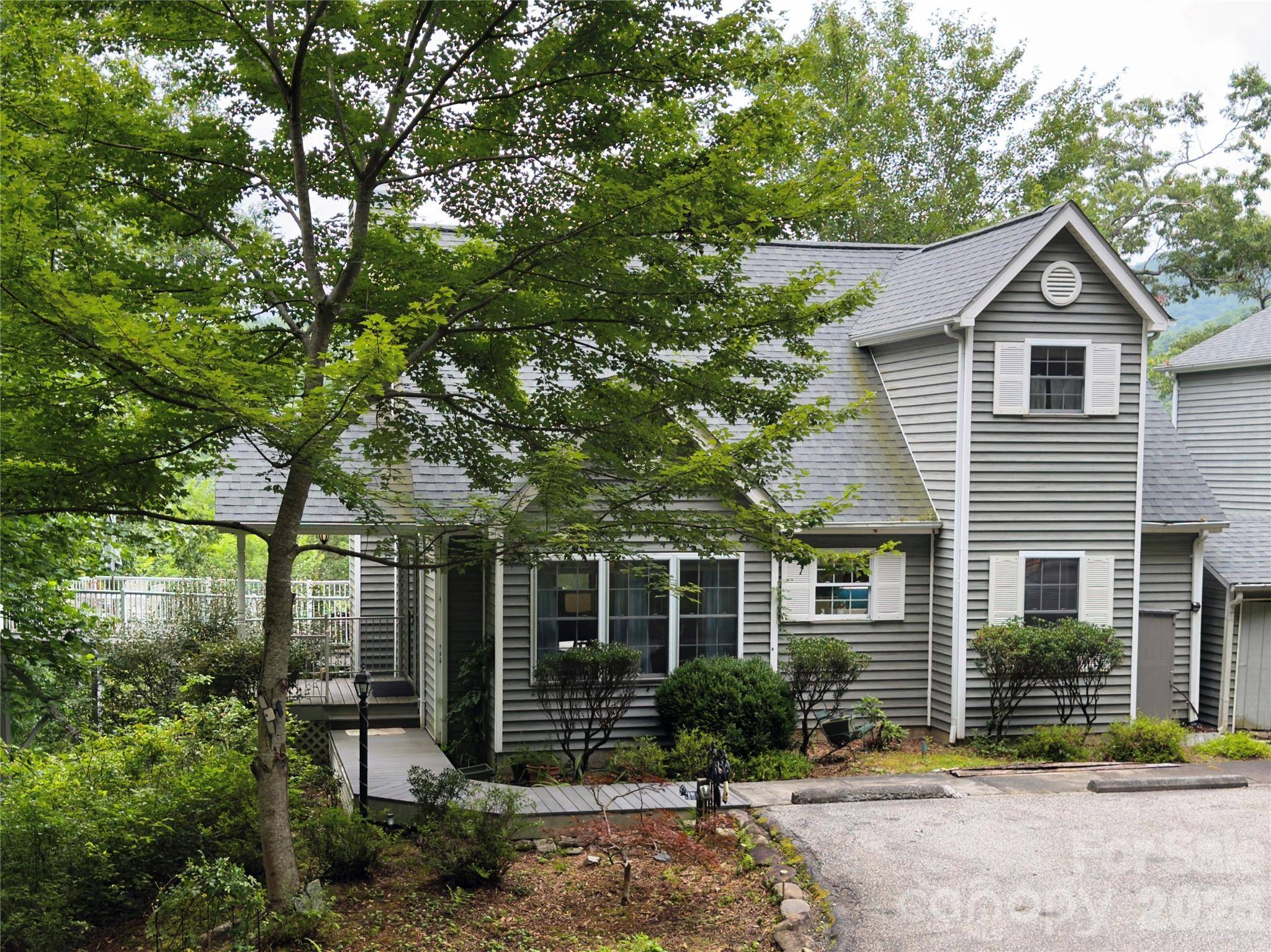 40 Sanctuary DR, Burnsville, NC 28714