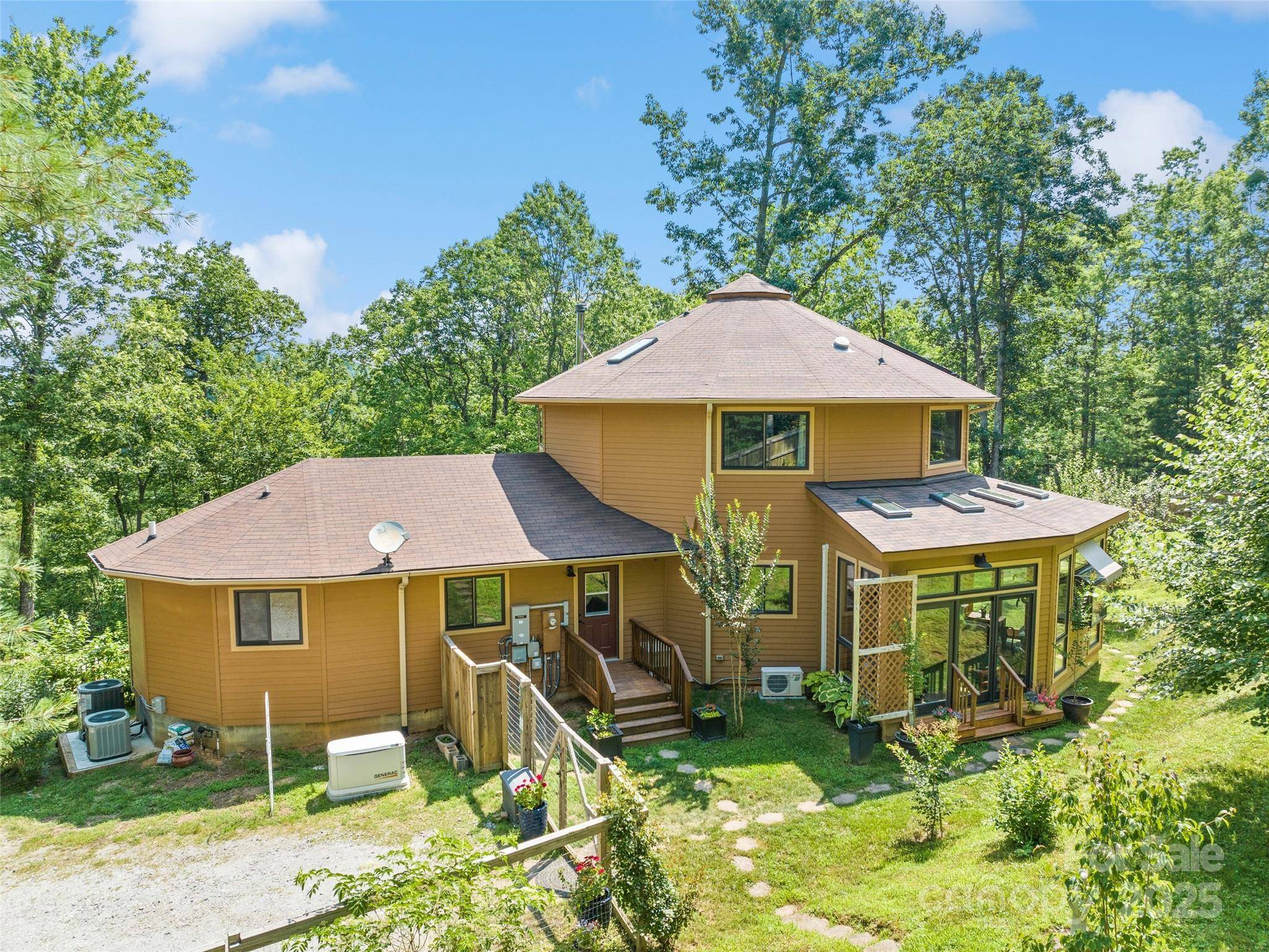 2675 Holbert Cove RD, Saluda, NC 28773