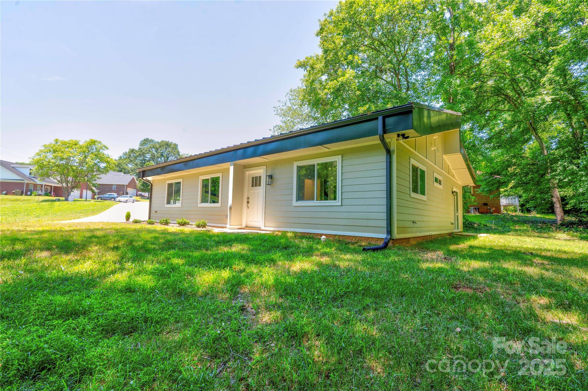 900 Linney LN, Shelby, NC 28152