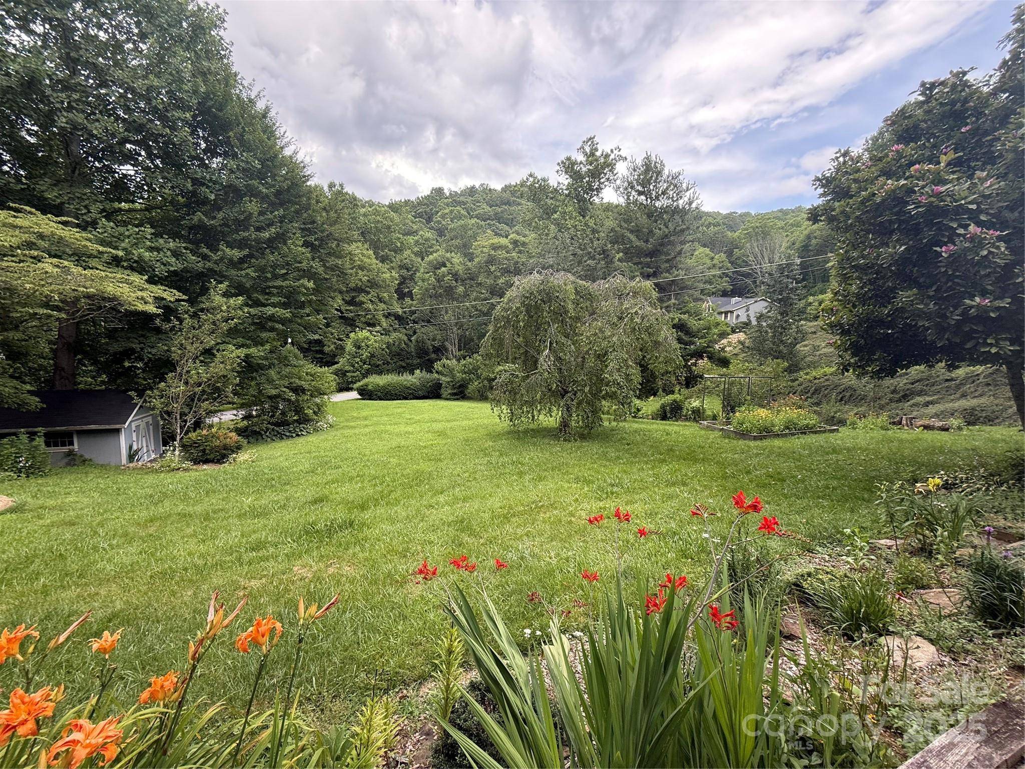 46 High Meadow LN, Waynesville, NC 28786