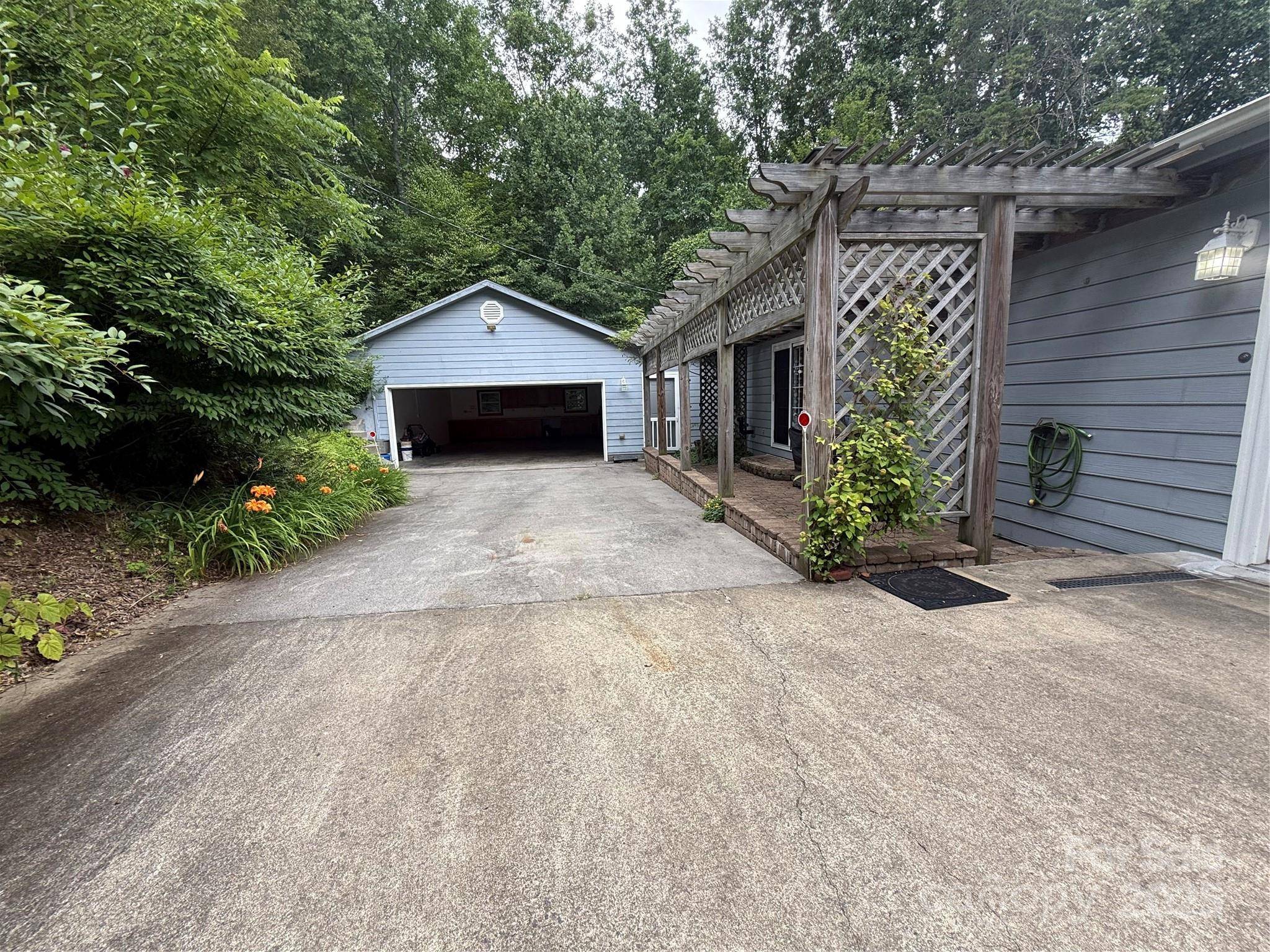 46 High Meadow LN, Waynesville, NC 28786